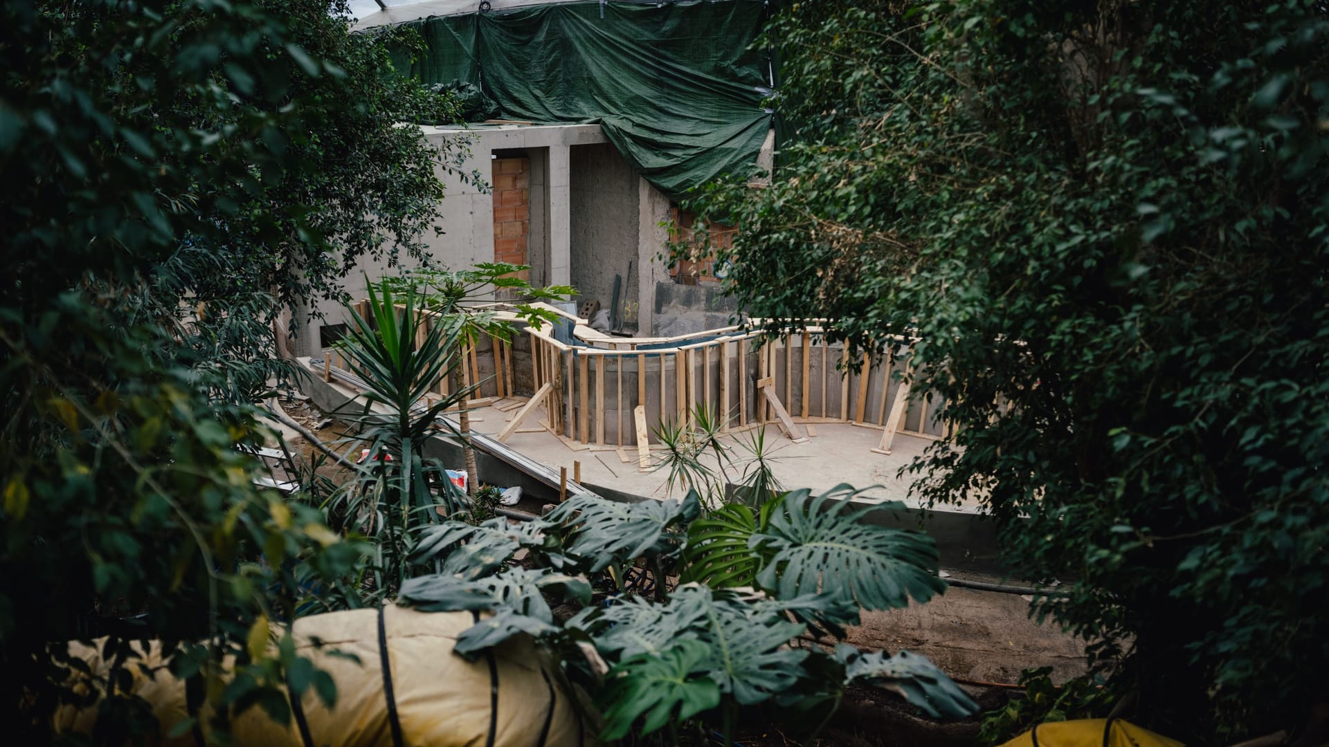 Die Dschungelwelt im Tierpark Hellabrunn: 27 Jahre nach Eröffnung musste das Gebäude saniert werden. Die Dschungelwelt im Tierpark Hellabrunn: 27 Jahre nach Eröffnung musste das Gebäude saniert werden.