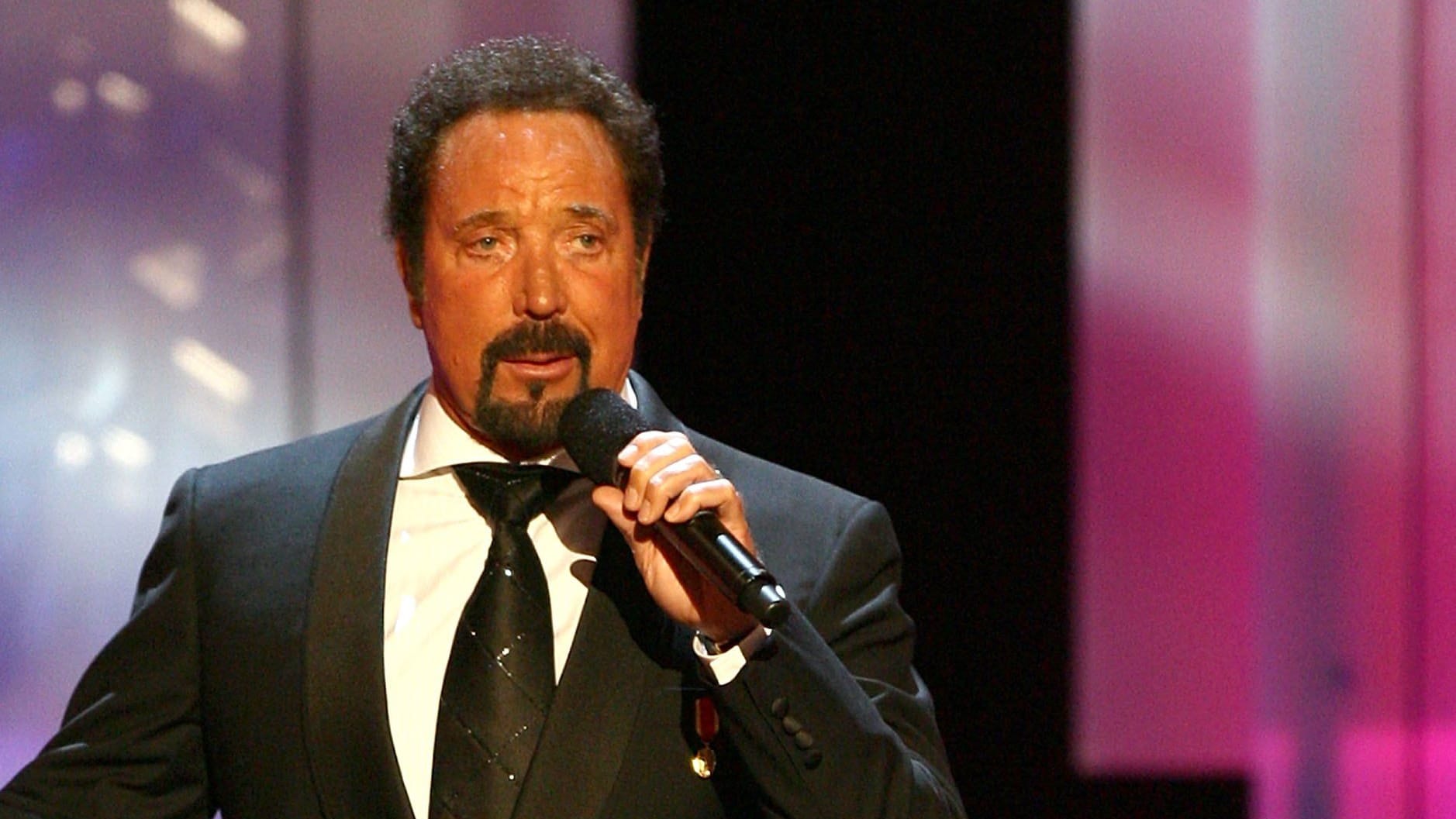 Tom Jones: Er feierte mit Songs wie "It's Not Unusual" und "Sex Bomb" Erfolge.