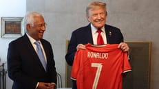US-Präsident Trump bekommt Ronaldo-Trikot geschenkt