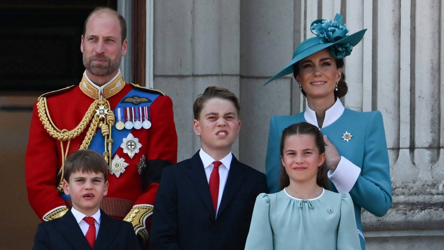 Prinz William und Prinzessin Kate mit ihren Kindern Prinz Louis (v.l.n.r.), Prinz George und Prinzessin Charlotte: Hier besucht die Familie die Parade "Trooping the Colour".