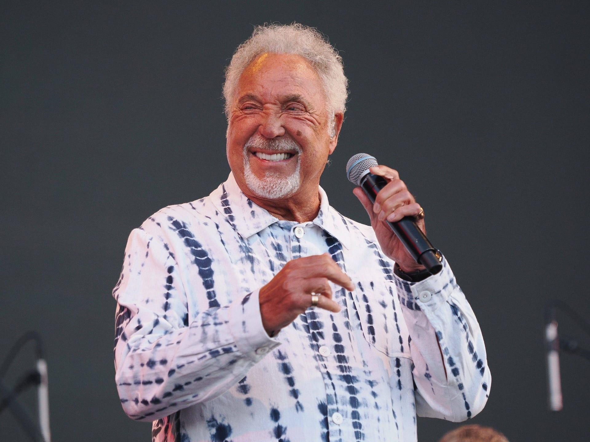 Tom Jones steht auch heute noch auf der Bühne.