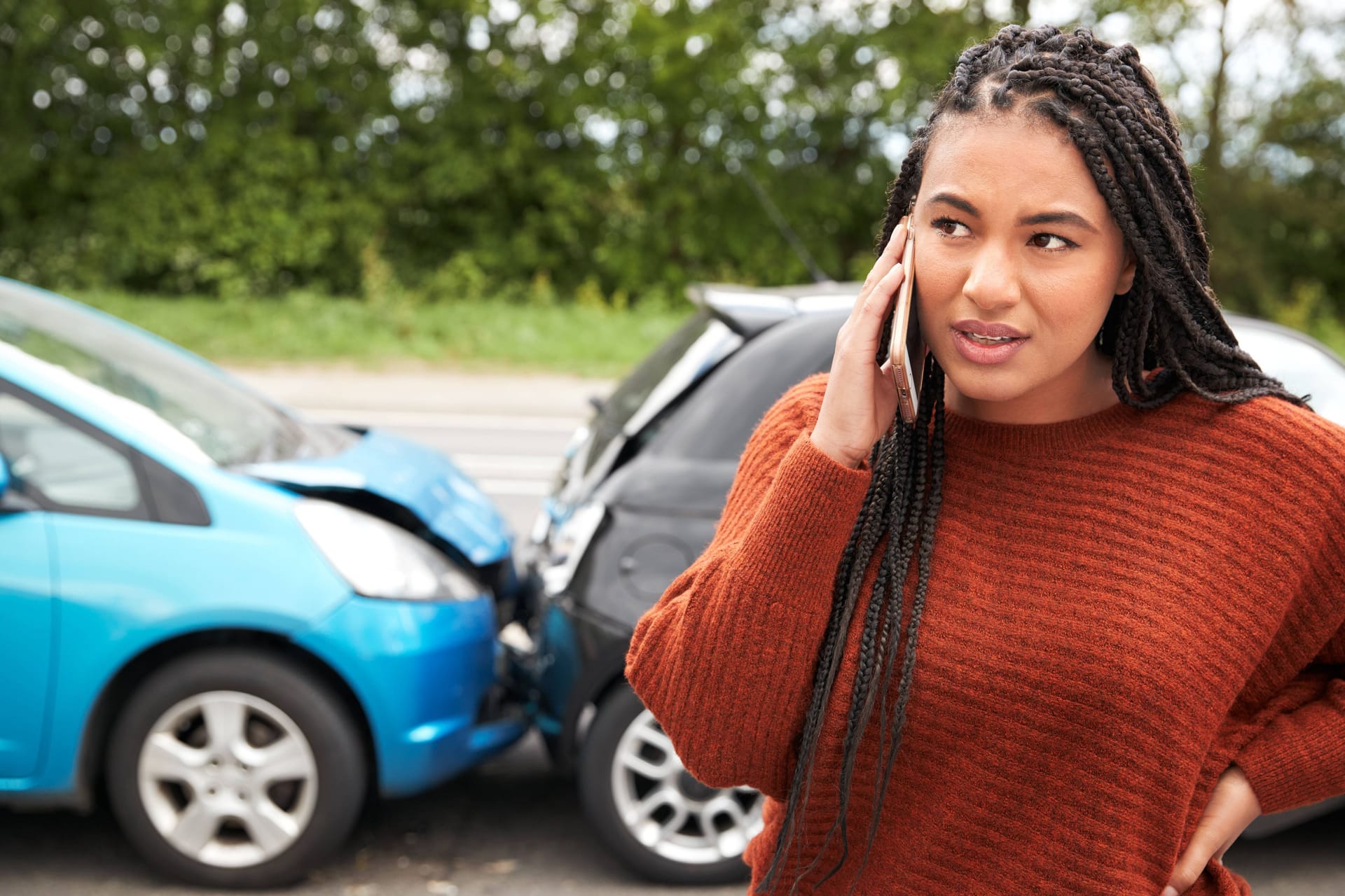 Vorsicht: Wer sein Auto nach einem Unfall stehen lässt, riskiert ein Strafverfahren.