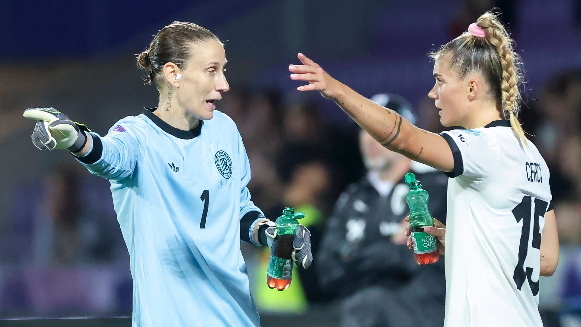Ann-Katrin Berger (r.) neben Selina Cerci: Während die eine Spielerin patzte, brillierte die andere. Ann-Katrin Berger (r.) neben Selina Cerci: Während die eine Spielerin patzte, brillierte die andere.