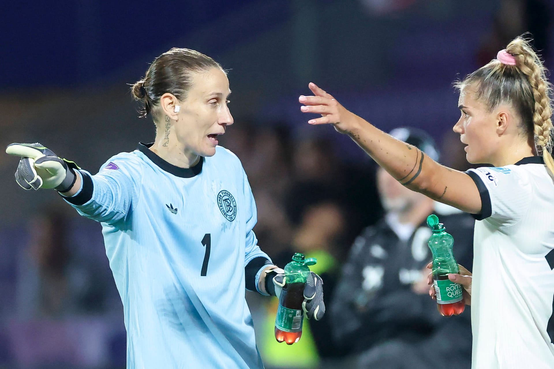 Ann-Katrin Berger (r.) neben Selina Cerci: Während die eine Spielerin patzte, brillierte die andere.