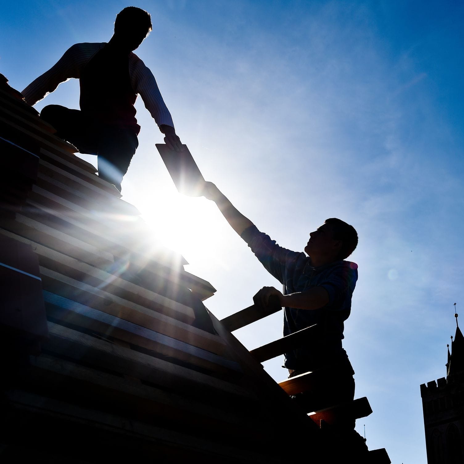 Dachdecker bei der Arbeit
