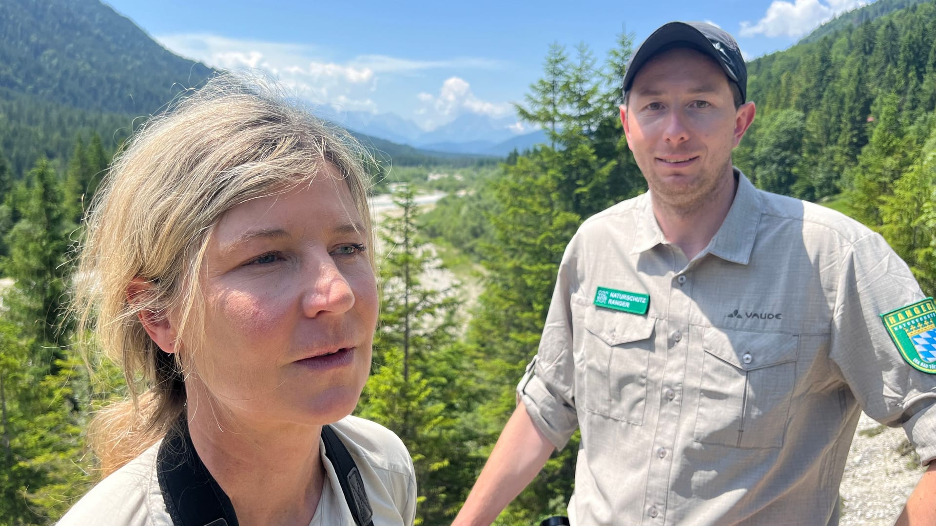 Die Naturschutzranger Gaby Kammerloher und Florian Walter im Oberen Isartal: Beide leben in der Region.