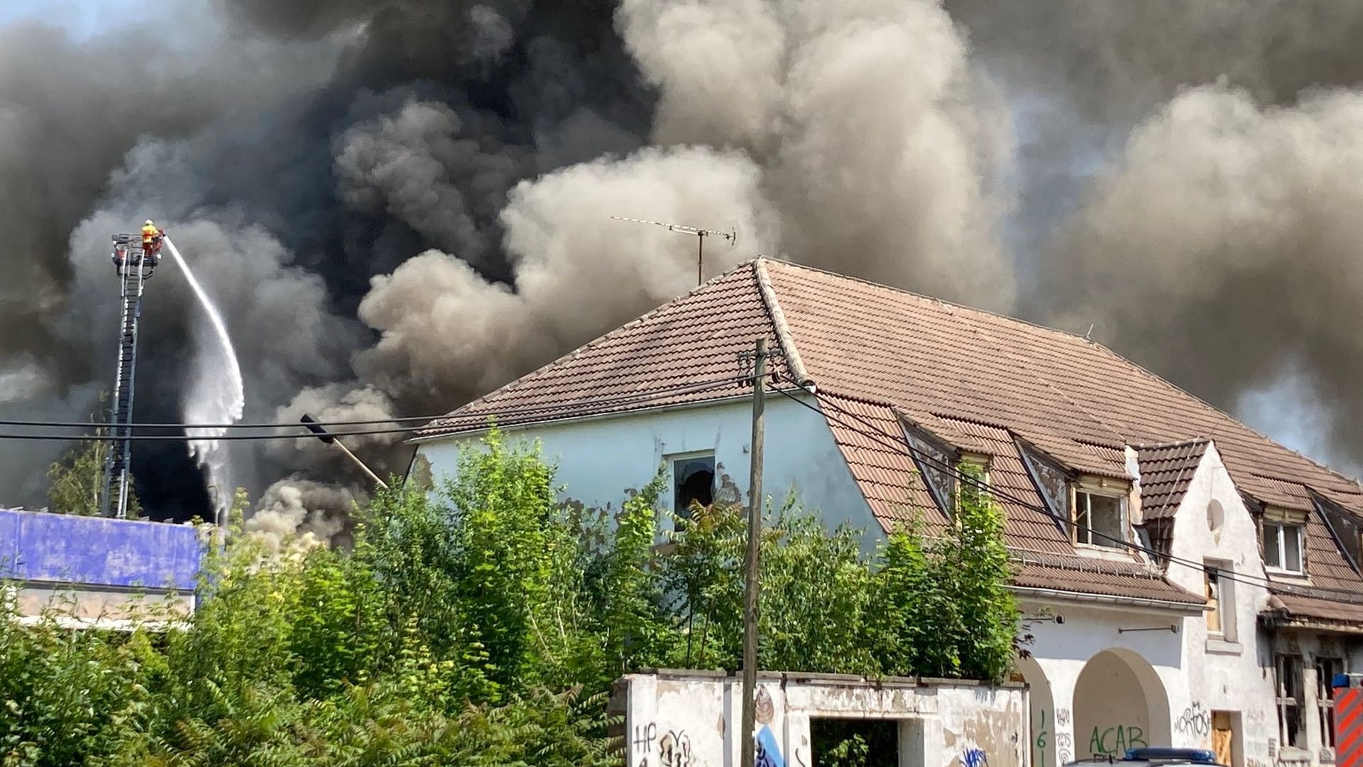 Feuer aud dem alten Schlachthofgelände in Erfurt