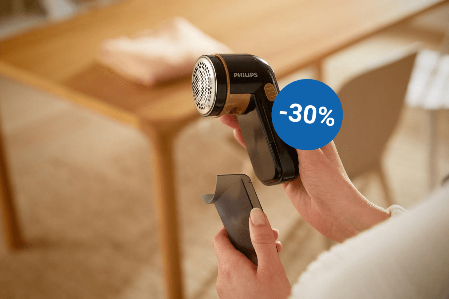Der Fusselentferner von Philips kostet aktuell bei Amazon weniger als zehn Euro.