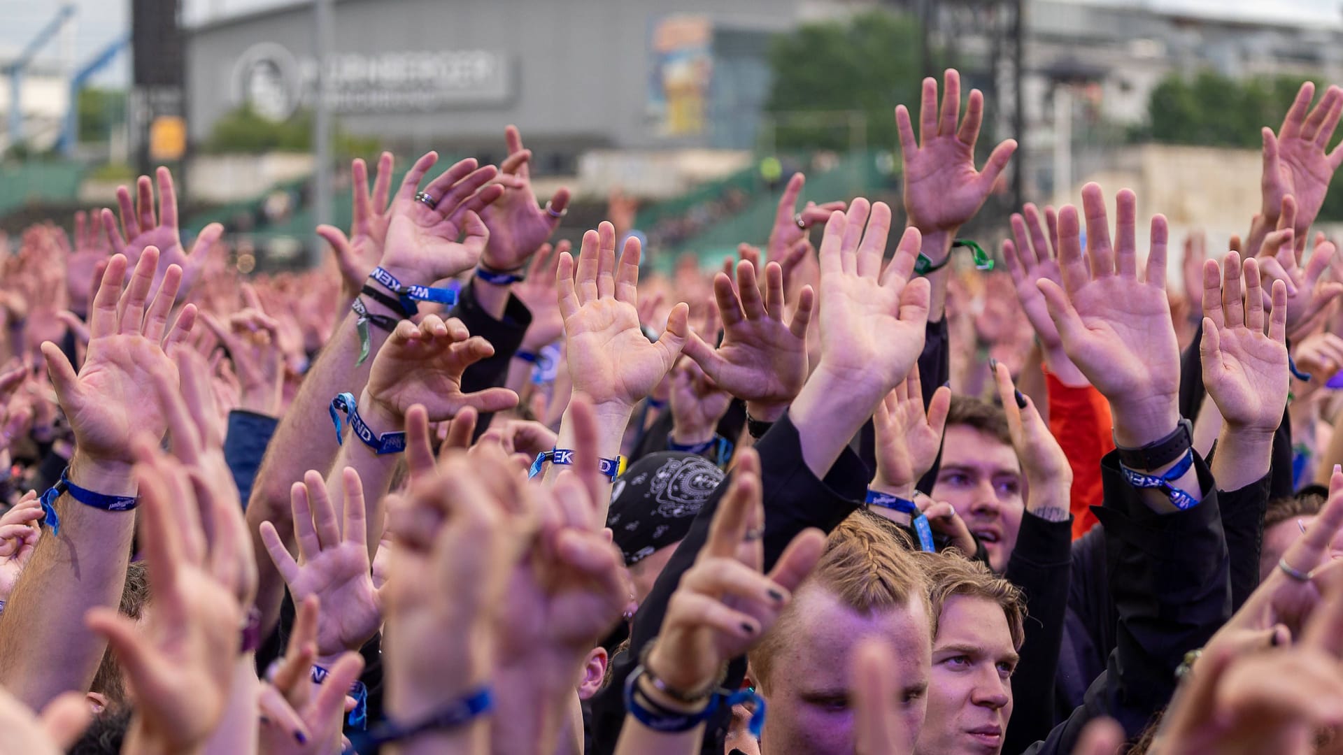Die Menge vor der "Utopia Stage" hatte ihren Spaß: Das Festival ist ausverkauft.