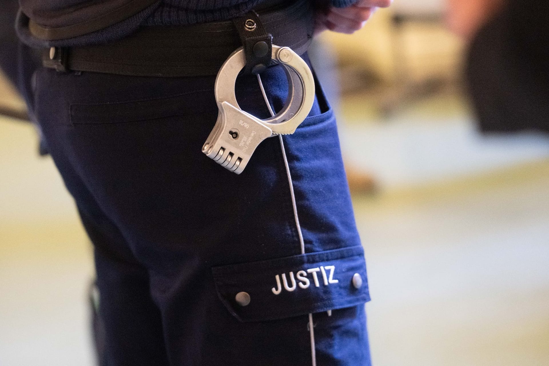 Sträfling türmt aus dem Gerichtssaal