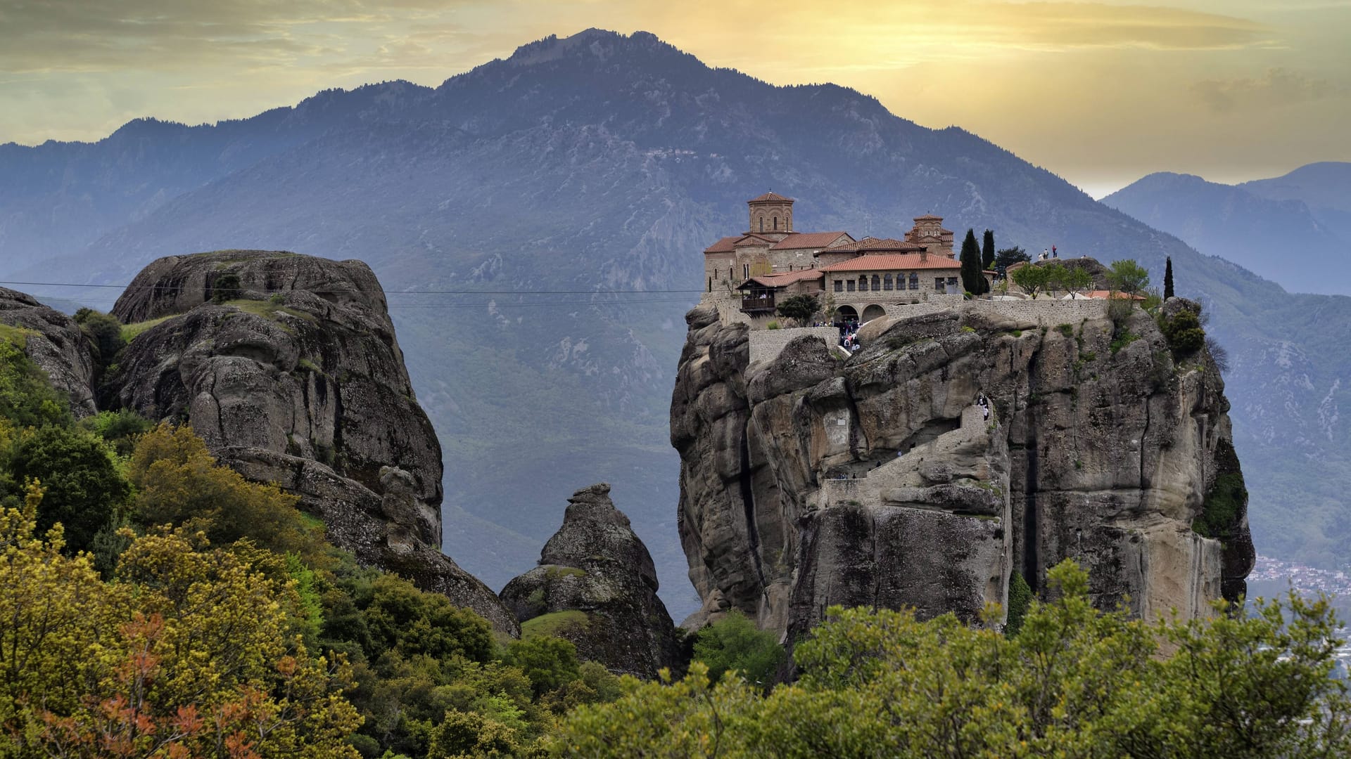 Sonnenuntergang über dem Kloster Agia Triada: Hier wurde ein James-Bond-Film gedreht.