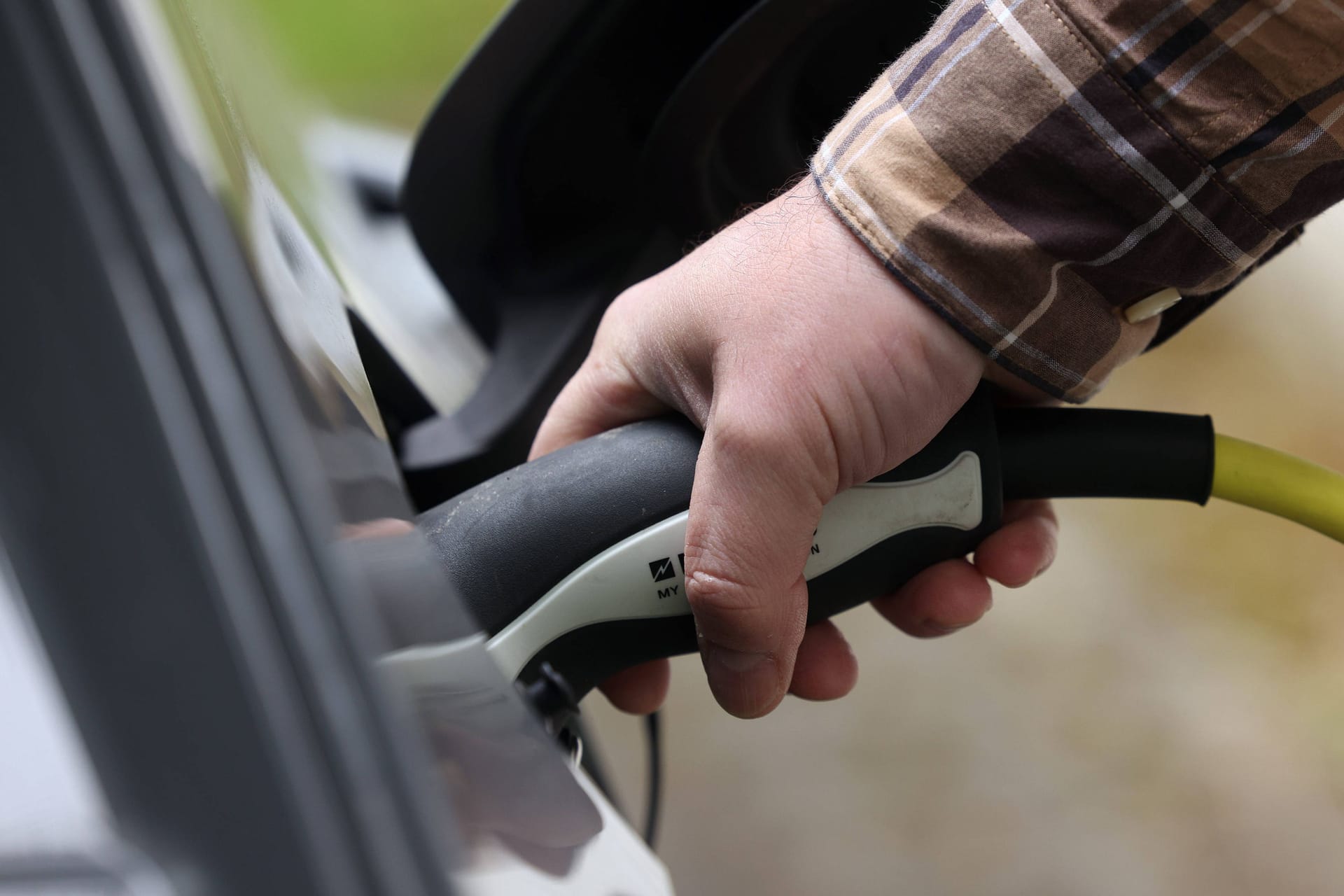 Bequemes Laden: Reservierbare Säulen würden das E-Auto noch attraktiver machen. Aber das ist nicht so einfach.