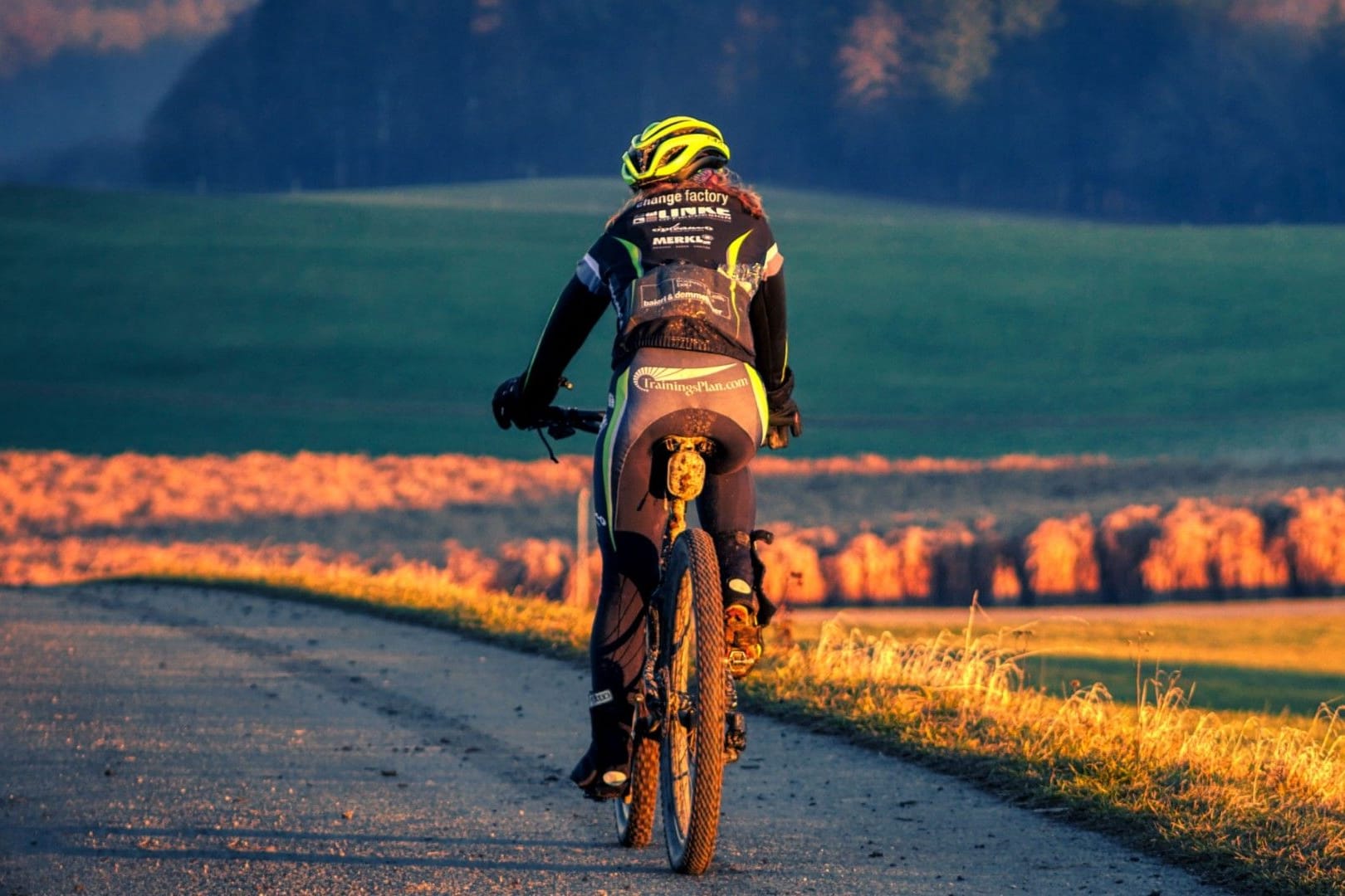 Mit einem bequemen Sattel sind auch längere Fahrradtouren kein Problem (Symbolbild).