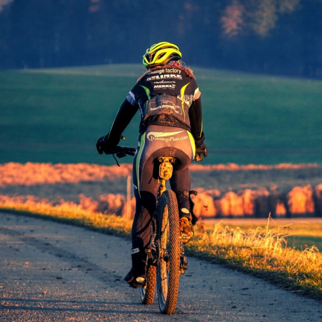 Mit einem bequemen Sattel sind auch längere Fahrradtouren kein Problem (Symbolbild).