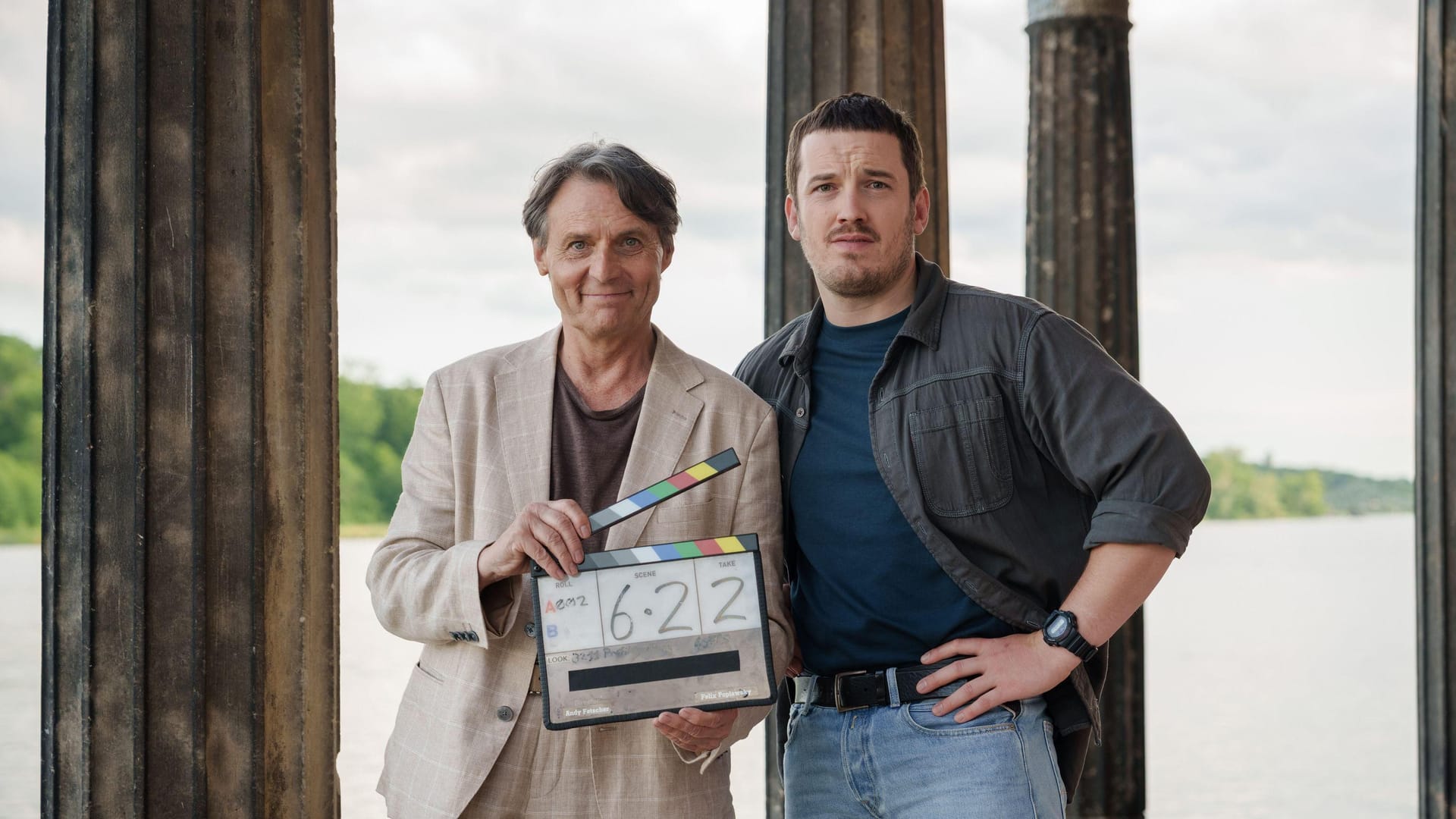 Ermittler-Duo im "Haveltod"-Krimi: Wolfgang Bahro (l.) spielt Armin Weber und Felix Kreutzer seinen Sohn und Partner Gregor.