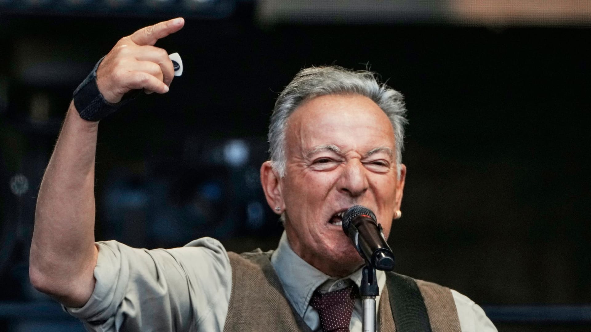 Bruce Springsteen bei seinem Konzert im Berliner Olympiastadion am Mittwochabend.
