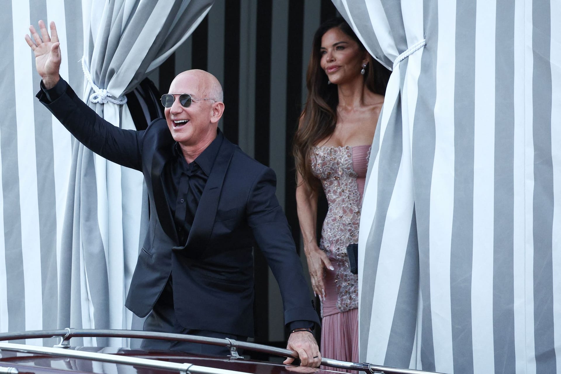 Jeff Bezos und Lauren Sánchez Jeff Bezos und Lauren Sánchez