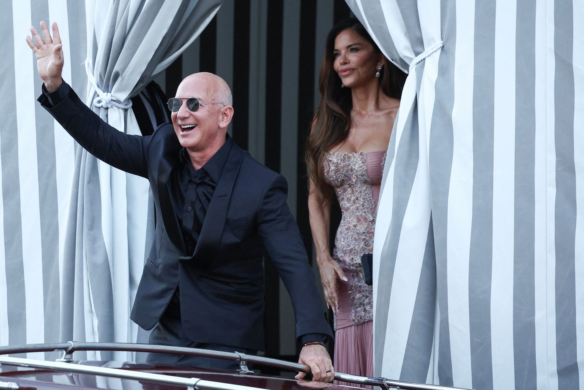 Jeff Bezos und Lauren Sánchez Jeff Bezos und Lauren Sánchez