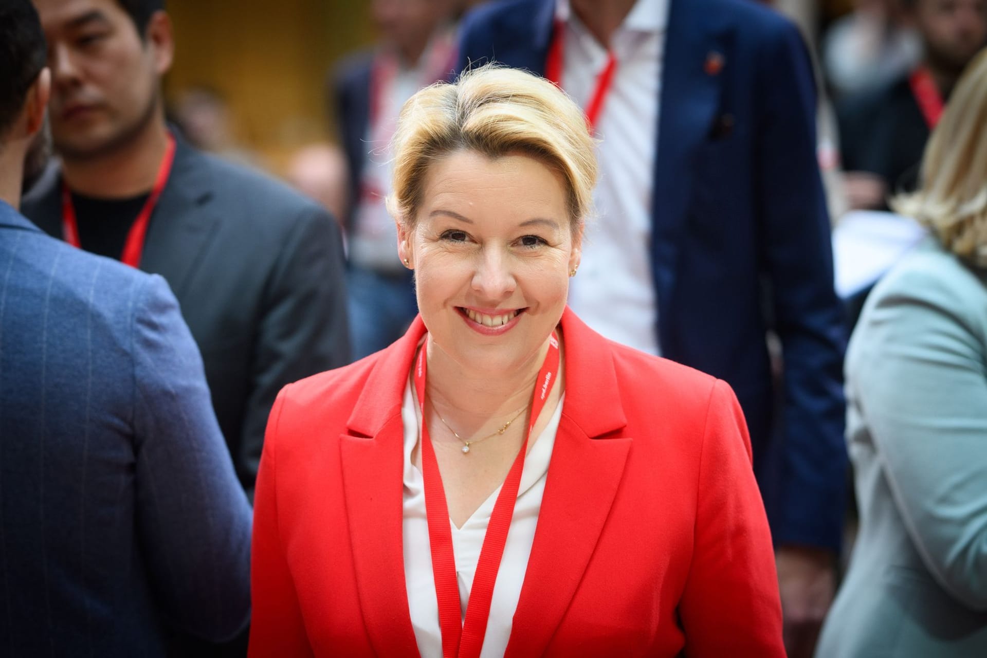 ARCHIV - 24.05.2025, Berlin: Franziska Giffey (SPD), Berliner Senatorin für Wirtschaft, Energie und Betriebe, bei einem Landesparteitag der Berliner SPD im Willy-Brandt-Haus. (zu dpa: «Giffey schließt Spitzenkandidatur nicht aus») Foto: Bernd von Jutrczenka/dpa