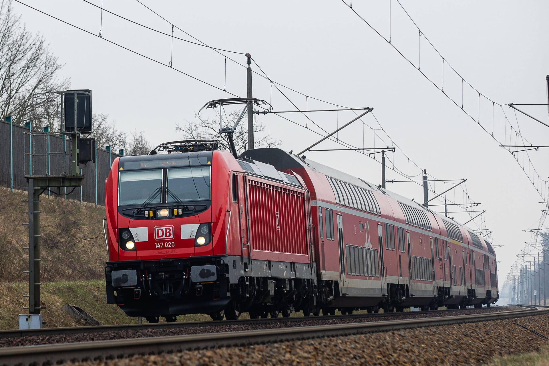 Regionabahn in Brandenburg (Symbolfoto): Im Berliner Norden kommt es seit dem Montagabend zu Störungen im Bahnverkehr.