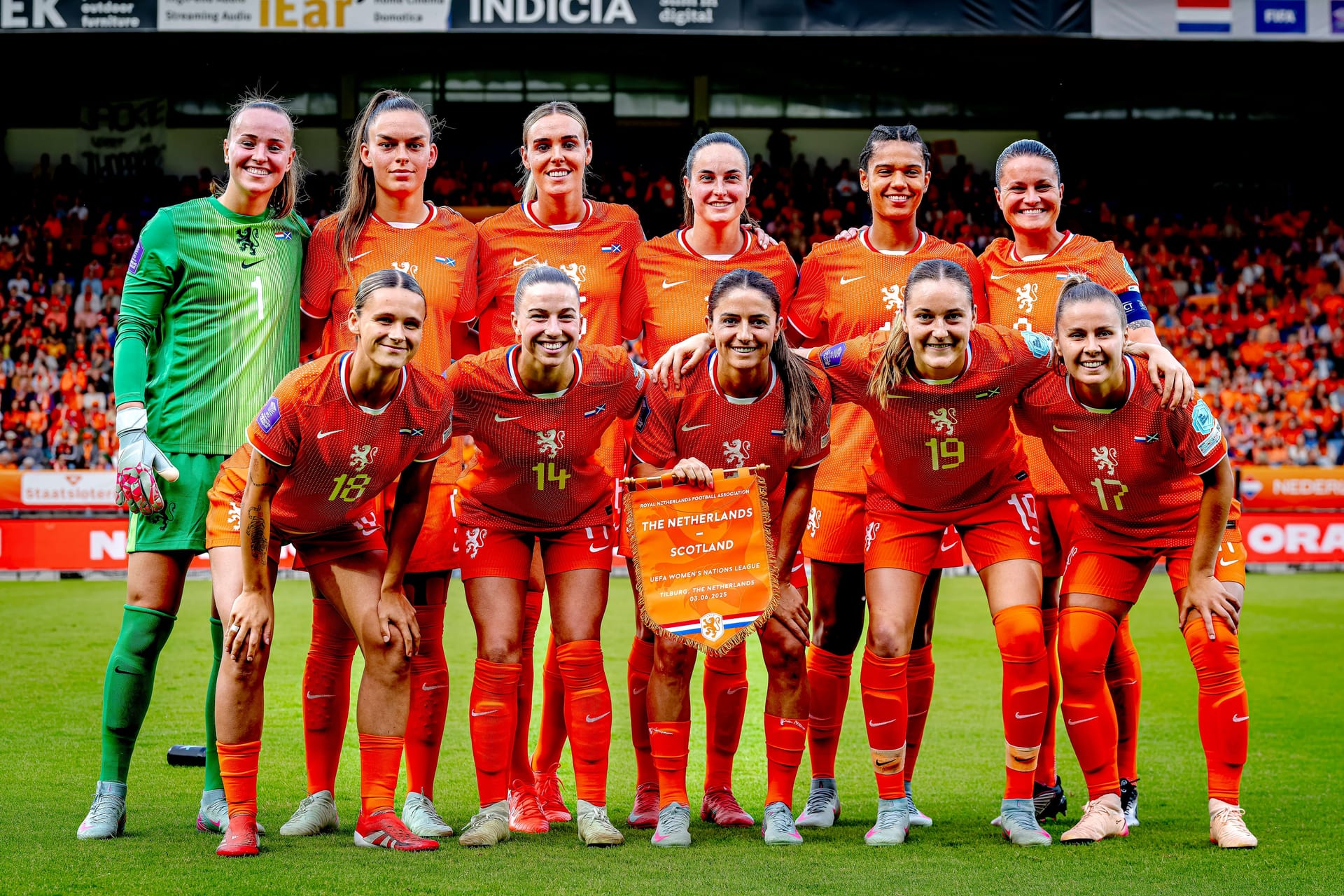 Teamfoto der niederländischen Frauen-Nationalmannschaft vor dem Spiel gegen Schottland am 03.05.2025. Teamfoto der niederländischen Frauen-Nationalmannschaft vor dem Spiel gegen Schottland am 03.05.2025.