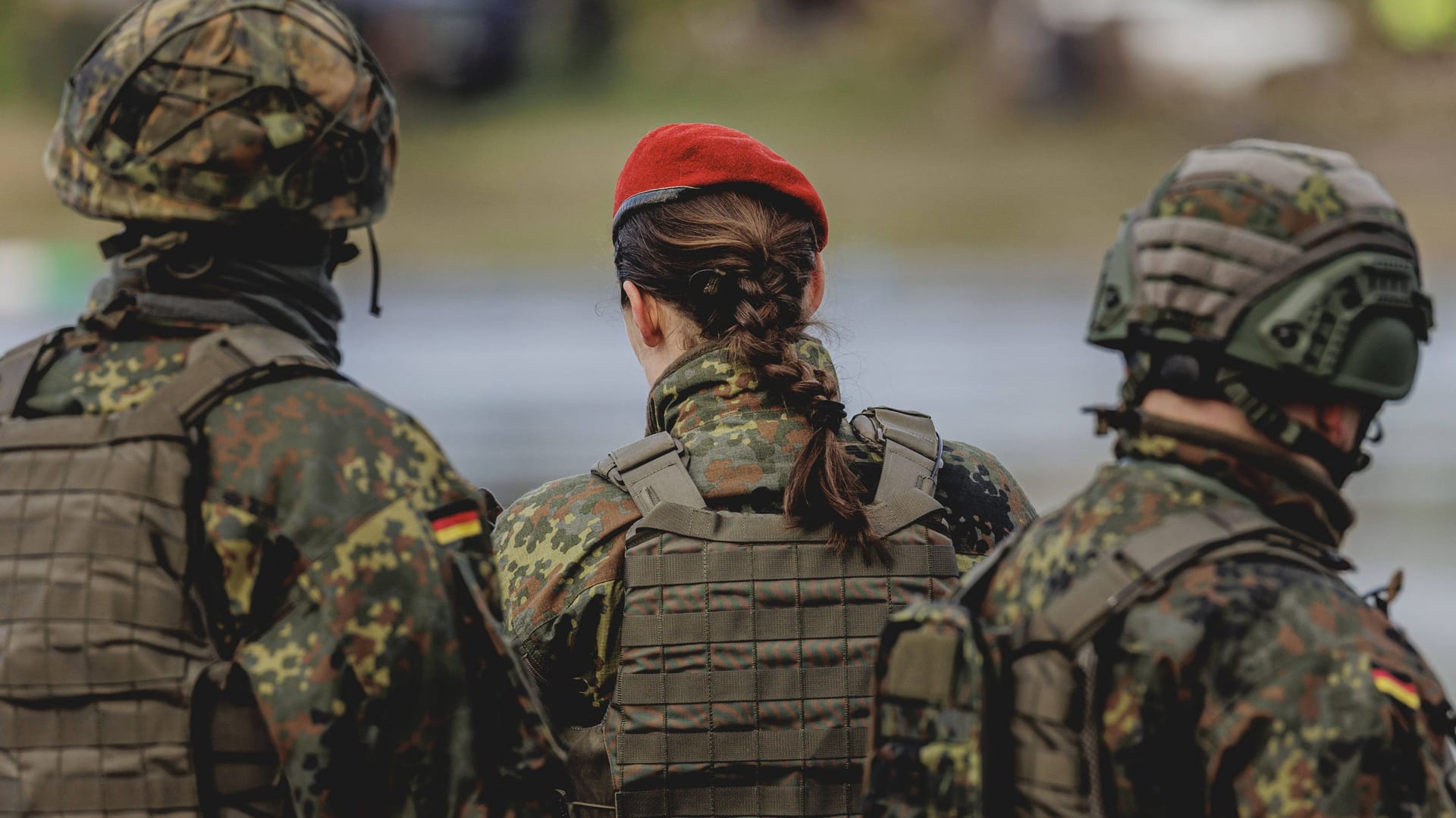 Drei Soldaten (Symbolbild): Ein Ehebruch im Dienst kann schwerwiegende Folgen haben, entschied das Bundesverwaltungsgericht.