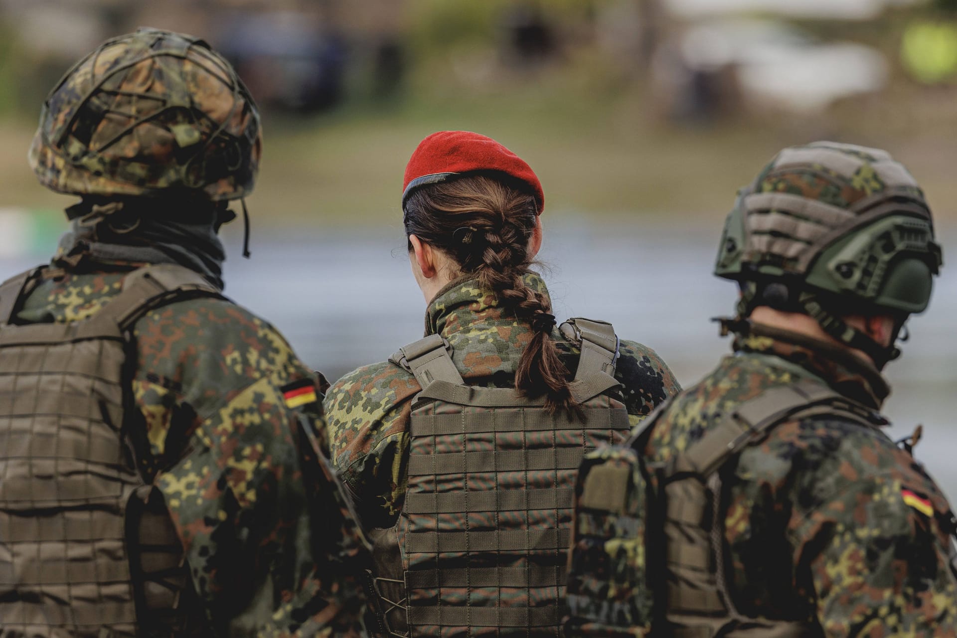 Drei Soldaten (Symbolbild): Ein Ehebruch im Dienst kann schwerwiegende Folgen haben, entschied das Bundesverwaltungsgericht.