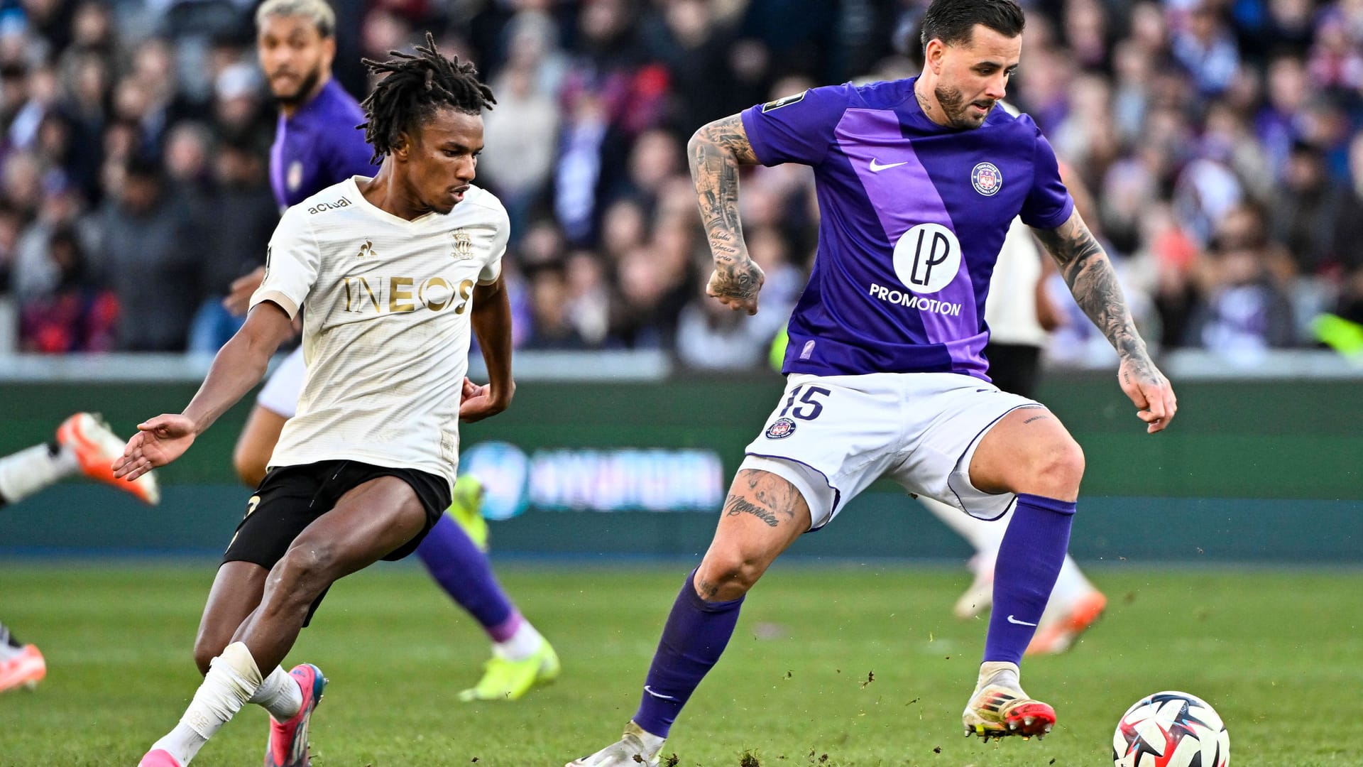 Aron Bizet Dønnum (r.) bei einem Spiel von Toulouse gegen Nizza.