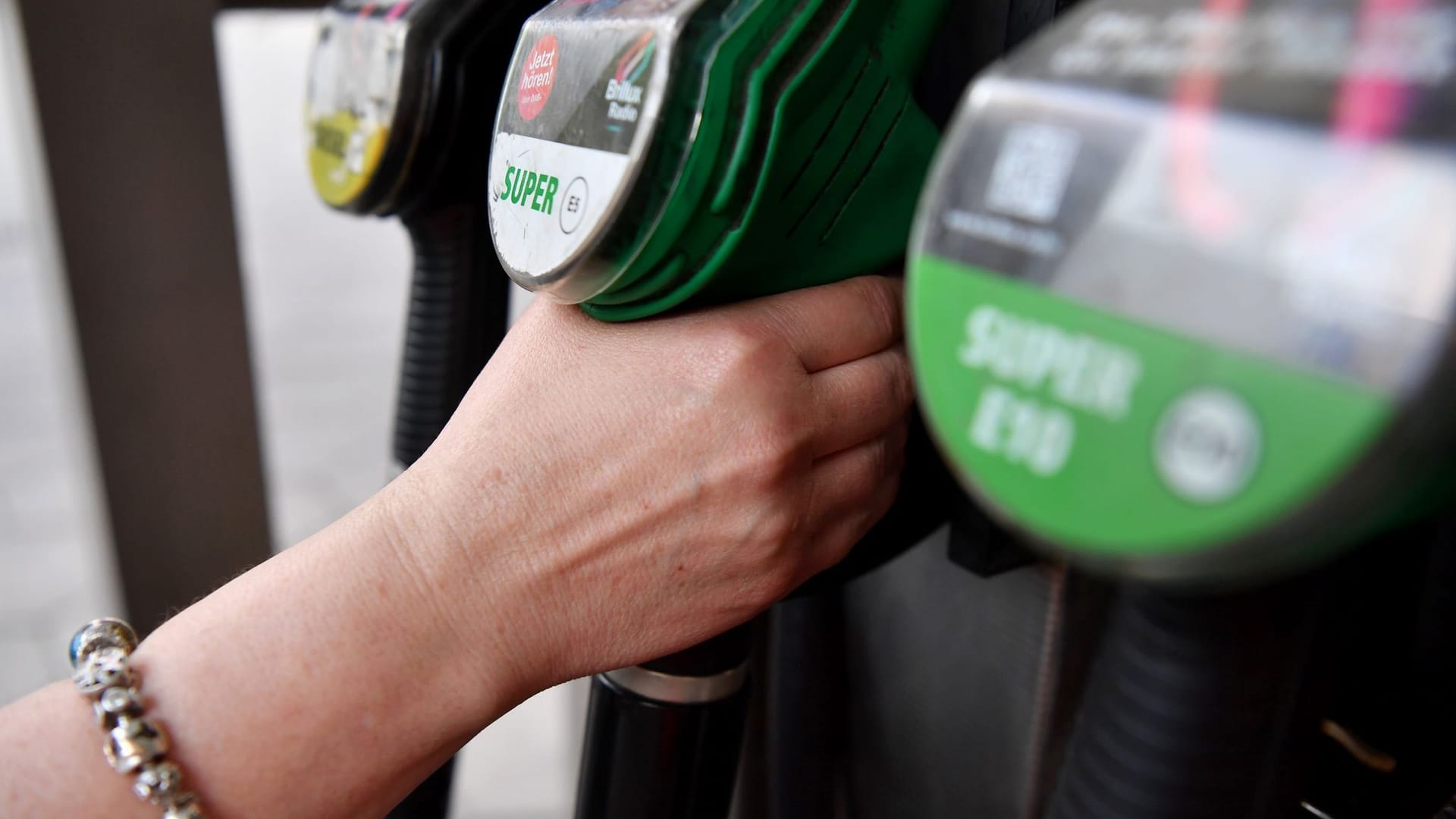 An der Tankstelle An der Tankstelle