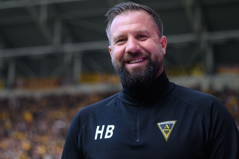 Aachens Trainer Heiner Backhaus steht im Rudolf-Harbig-Stadion: Backhaus ist beim Zweitligisten Eintracht Braunschweig im Gespräch.