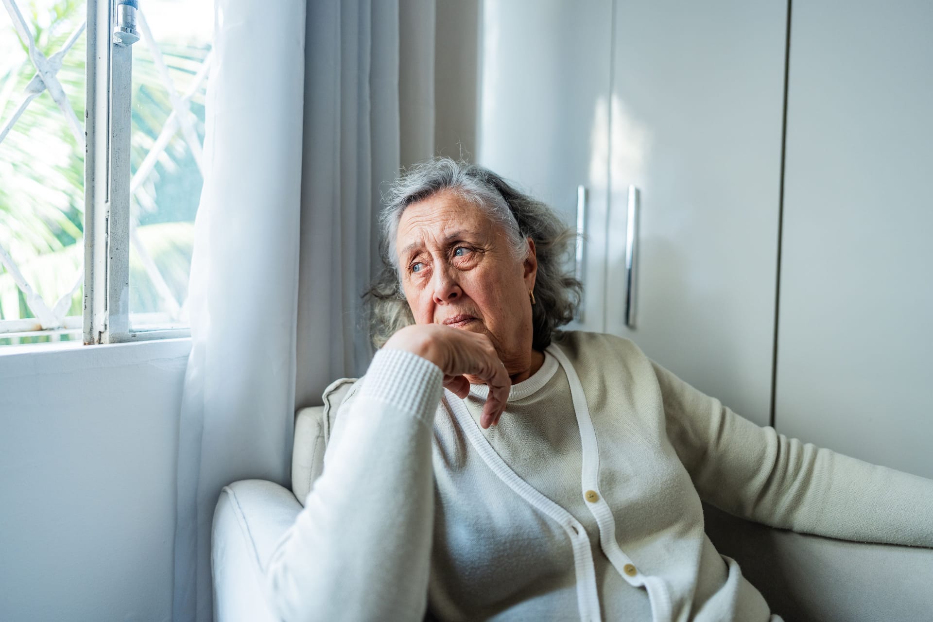 Gedächtnis- und Orientierungsprobleme: Sie gehen mit einer Alzheimer-Erkrankung einher.