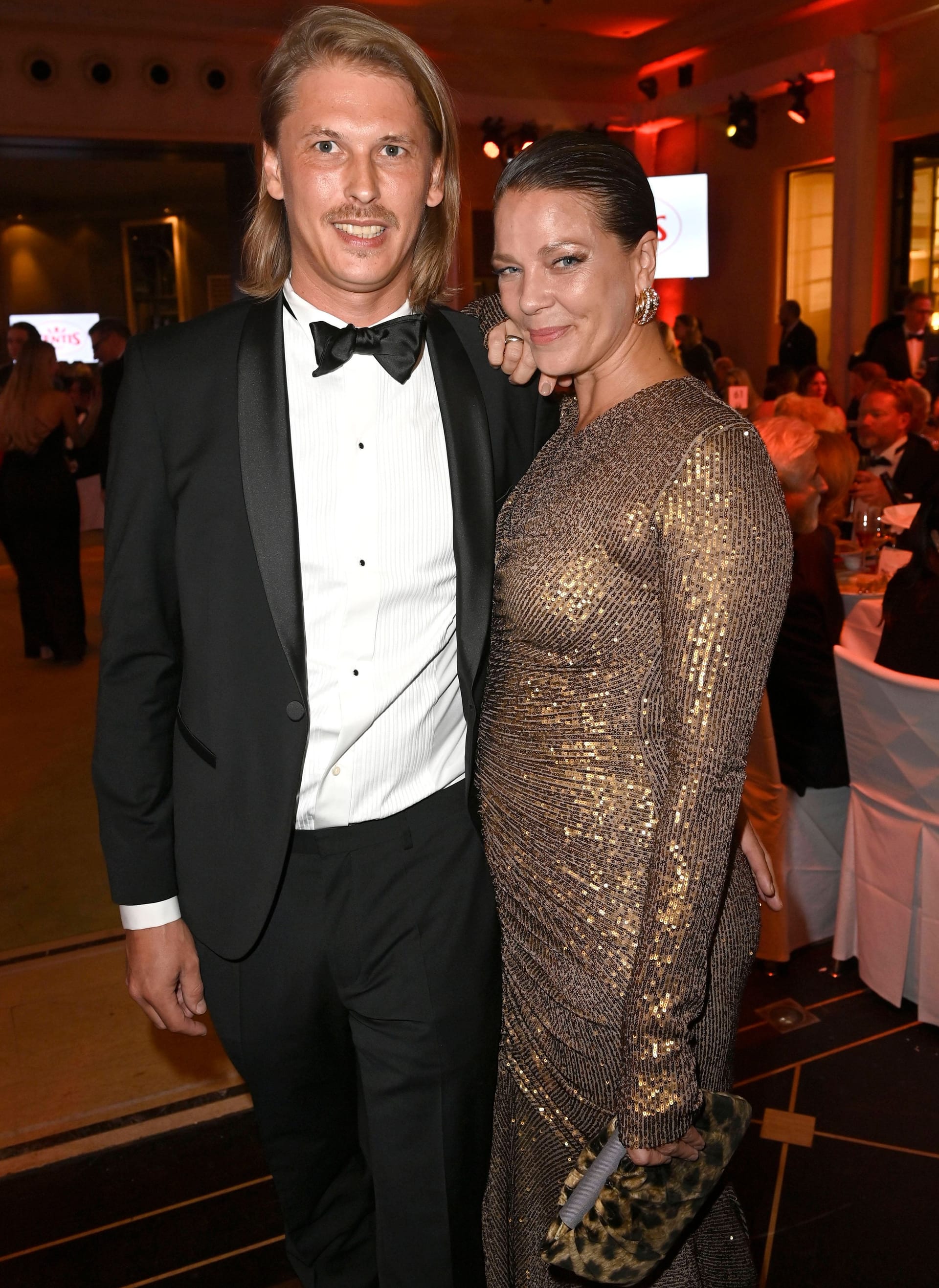Deutscher Filmball 2005: Louis-Freytag Beckmann und Jessica Schwarz posieren bei dem Event in München.