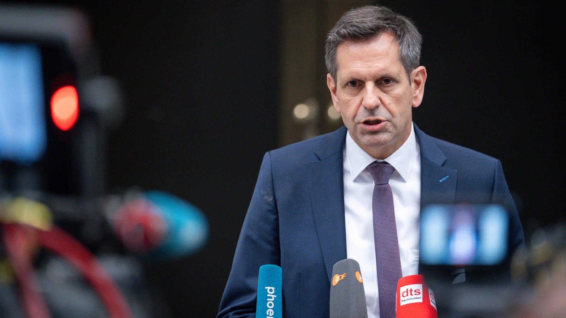 Olaf Lies spricht zur Presse (Archivbild): Der SPD-Politiker ist seit Mai Nachfolger von Stephan Weil als Ministerpräsident Niedersachsens. Olaf Lies spricht zur Presse (Archivbild): Der SPD-Politiker ist seit Mai Nachfolger von Stephan Weil als Ministerpräsident Niedersachsens.