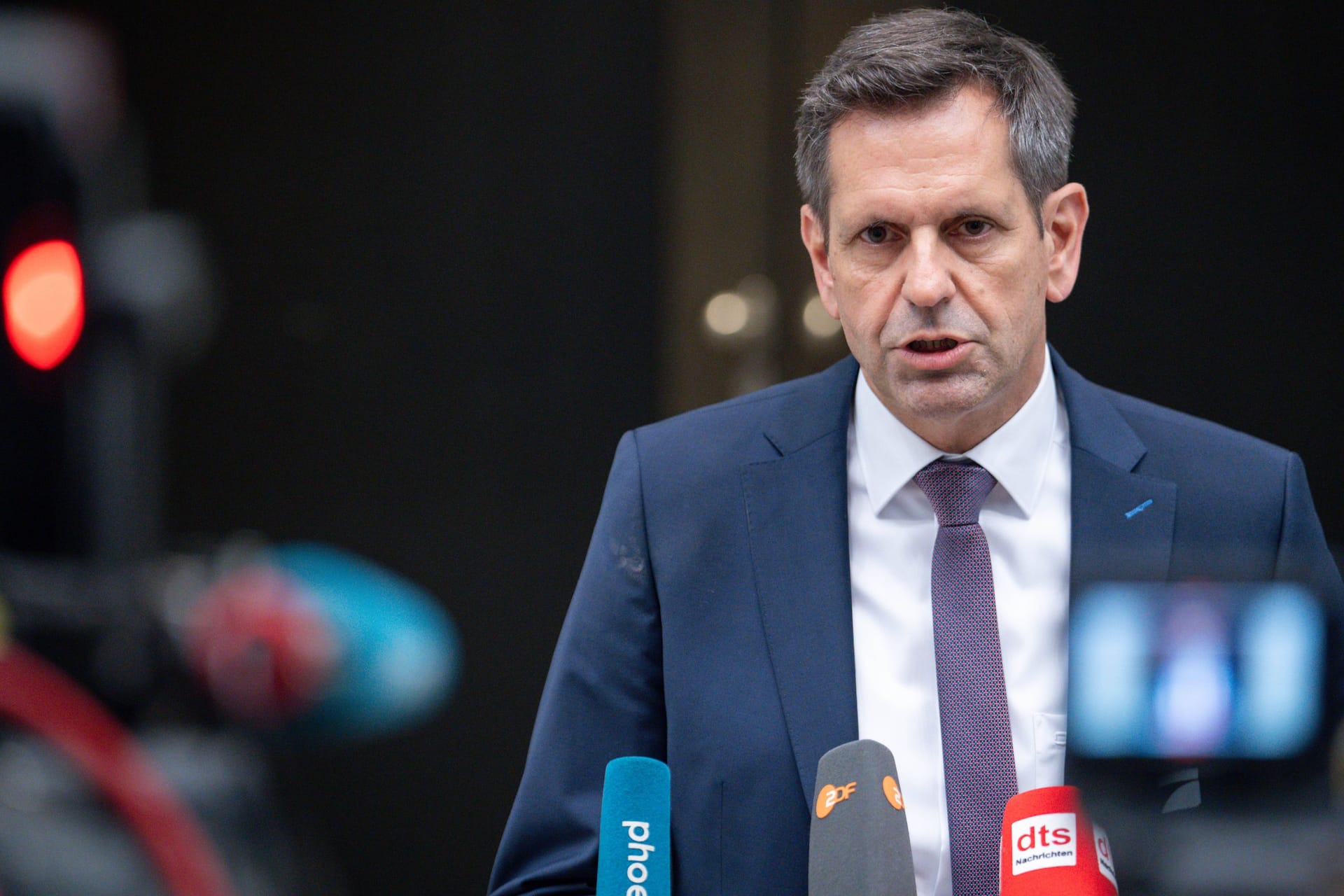 Olaf Lies spricht zur Presse (Archivbild): Der SPD-Politiker ist seit Mai Nachfolger von Stephan Weil als Ministerpräsident Niedersachsens.