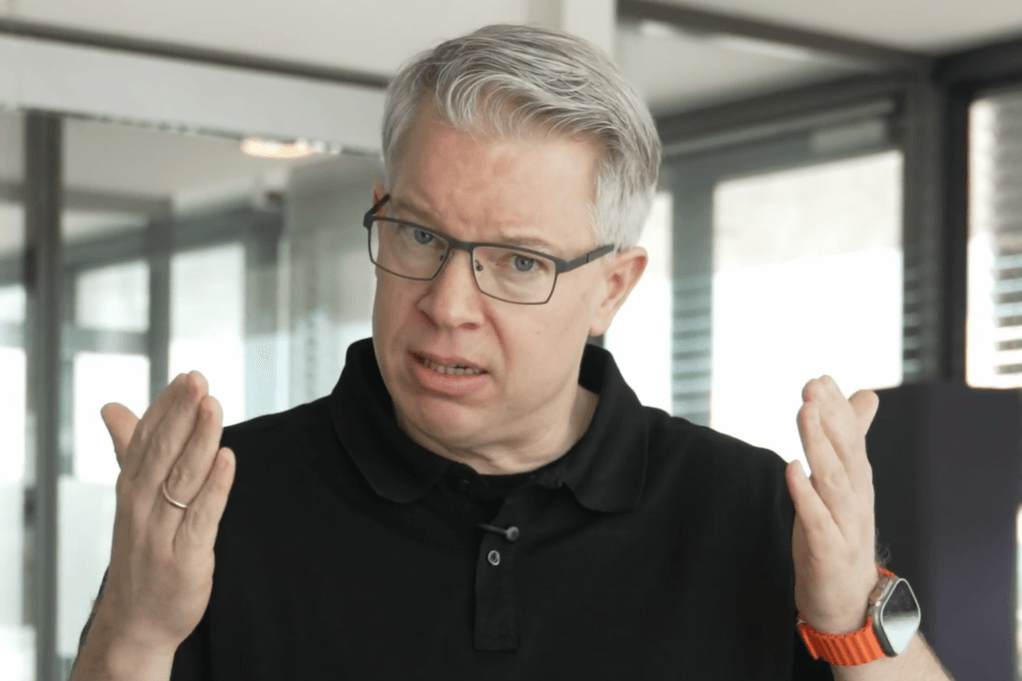 Frank Thelen warnt in einem Video vor KI-Videos mit vermeintlich ihm. Frank Thelen warnt in einem Video vor KI-Videos mit vermeintlich ihm.