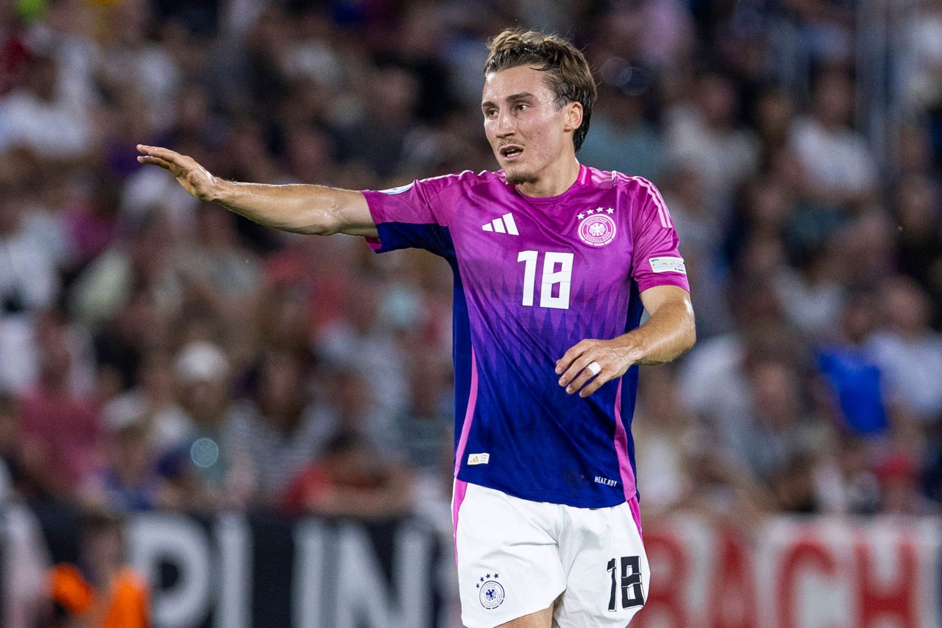 Rocco Reitz: War zu Beginn überraschend wenig diszipliniert in seinem Stellungsspiel, oft zu offensiv oder nachlässig im Verteidigen wie beim 0:1, als er sich lieber beim Schiedsrichter beschwerte, als den Lauf nach hinten durchzuziehen. Im zweiten Durchgang dann besser, gewann wichtige Bälle und machte im Umschaltspiel den Unterschied. Kämpfte bis zum Schluss und war der beste Deutsche in der Verlängerung. Note 2 Rocco Reitz: War zu Beginn überraschend wenig diszipliniert in seinem Stellungsspiel, oft zu offensiv oder nachlässig im Verteidigen wie beim 0:1, als er sich lieber beim Schiedsrichter beschwerte, als den Lauf nach hinten durchzuziehen. Im zweiten Durchgang dann besser, gewann wichtige Bälle und machte im Umschaltspiel den Unterschied. Kämpfte bis zum Schluss und war der beste Deutsche in der Verlängerung. Note 2