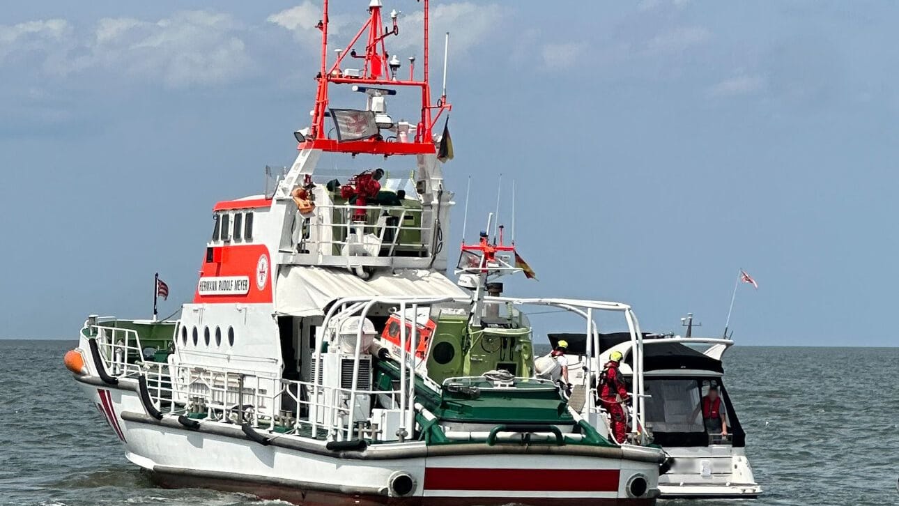 Seenotrettungskreuzer Hermann Rudolf Meyer: Die DGzRS brachte die Schiffbrüchigen nach Bremerhaven.