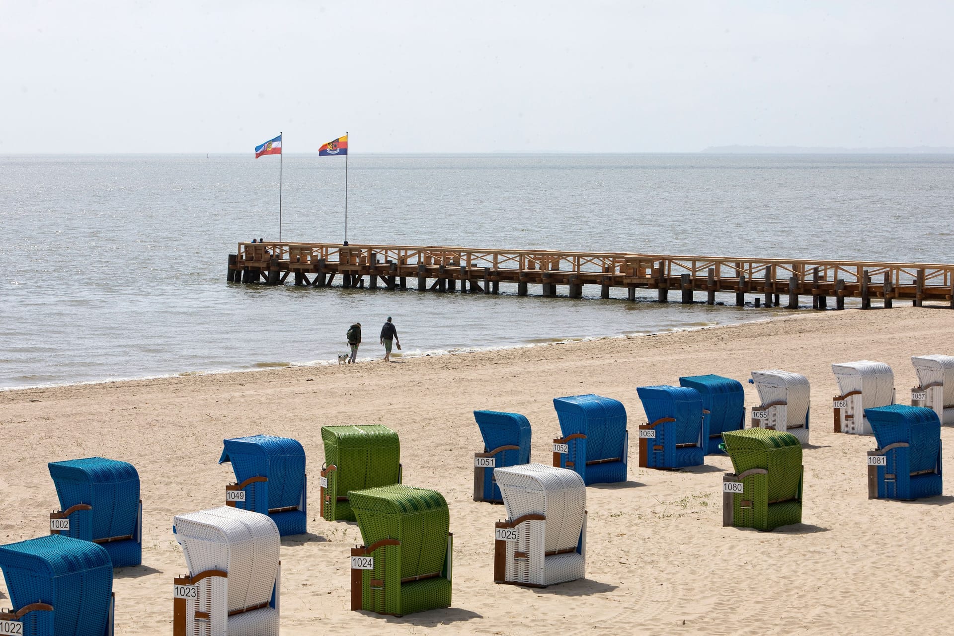 Strandkörbe (Symbolbild): Urlauber sollten sich mit ihrer Buchung beeilen. Strandkörbe (Symbolbild): Urlauber sollten sich mit ihrer Buchung beeilen.
