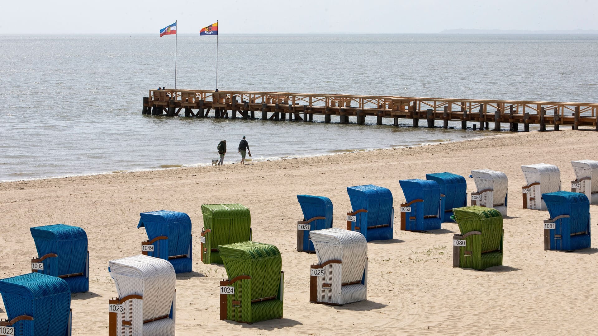 Strandkörbe (Symbolbild): Urlauber sollten sich mit ihrer Buchung beeilen. Strandkörbe (Symbolbild): Urlauber sollten sich mit ihrer Buchung beeilen.