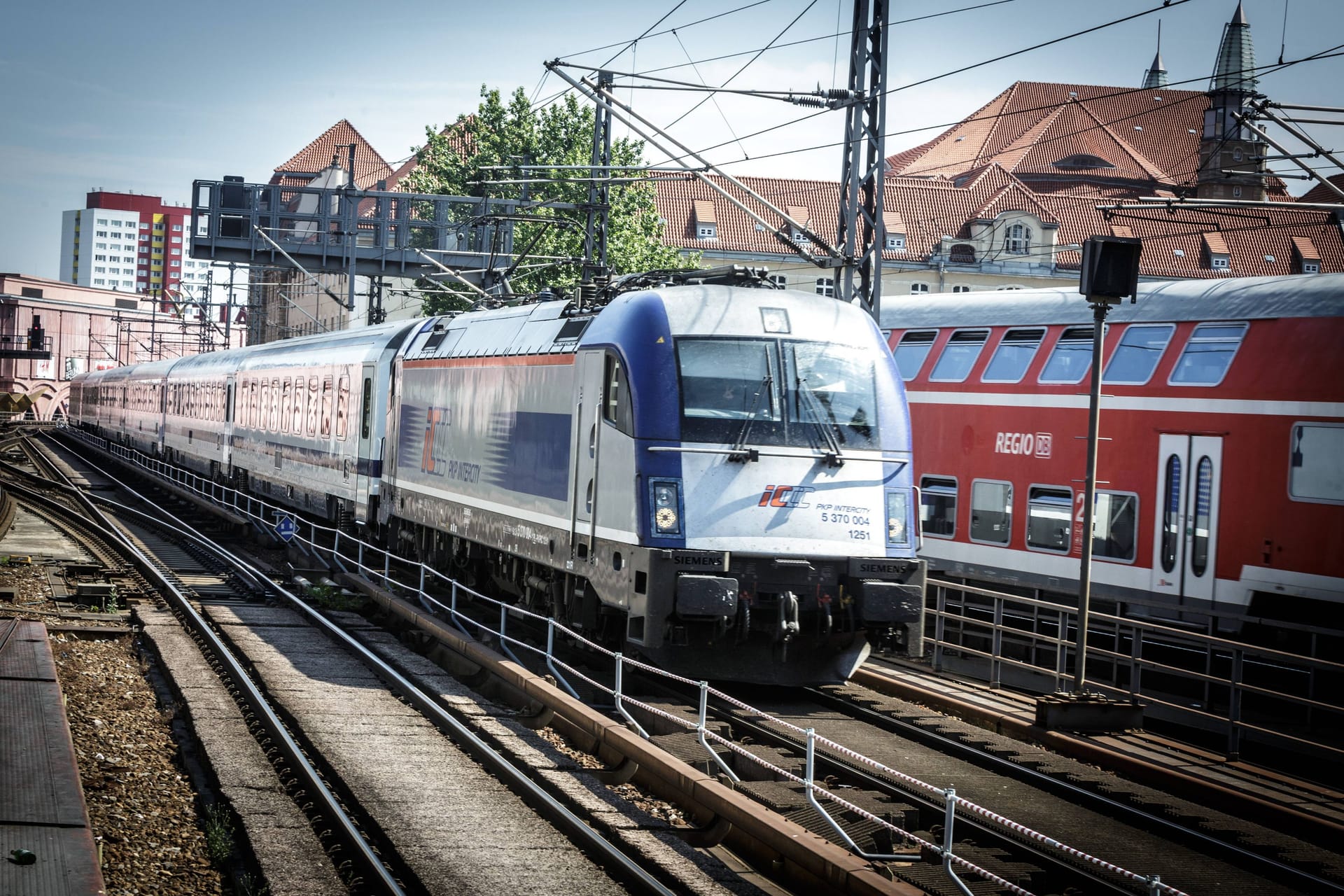 Ein EC (Archivbild): In Bergedorf ist ein Fahrgast ausgerastet.