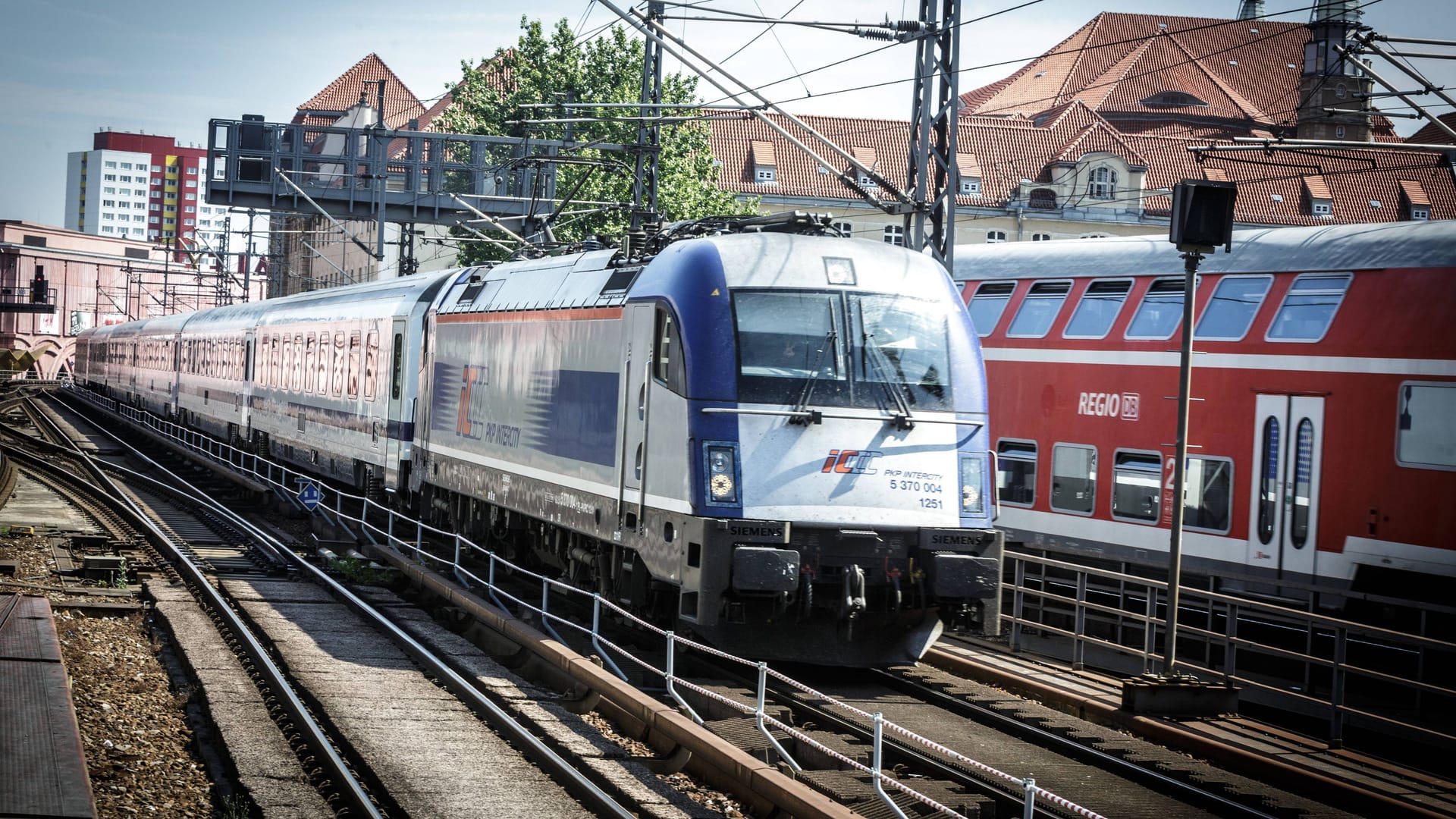 Ein EC (Archivbild): In Bergedorf ist ein Fahrgast ausgerastet.