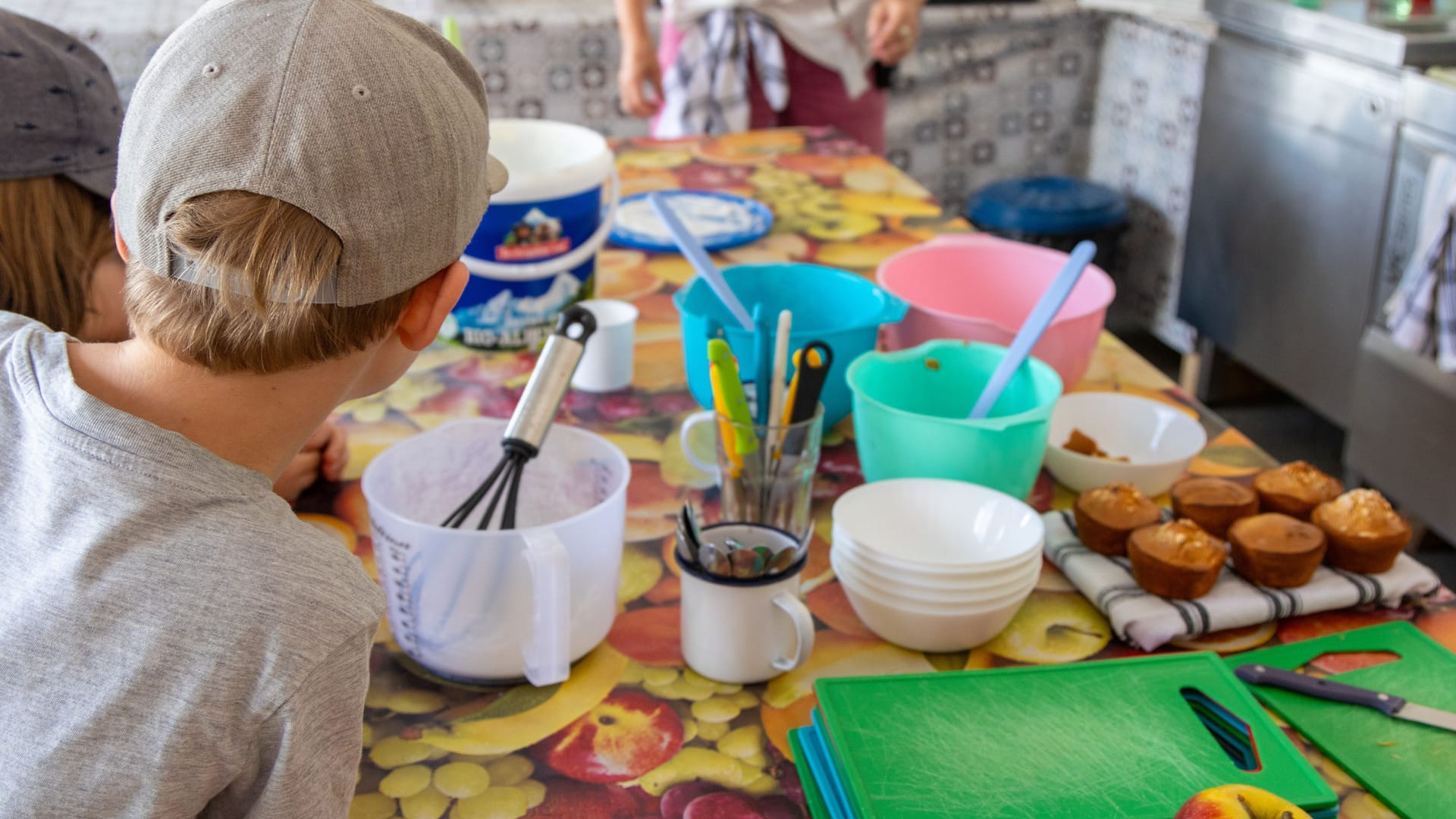 Kinder können auf dem Tollwood Sommerfestival etwas über gesunde Ernährung lernen.