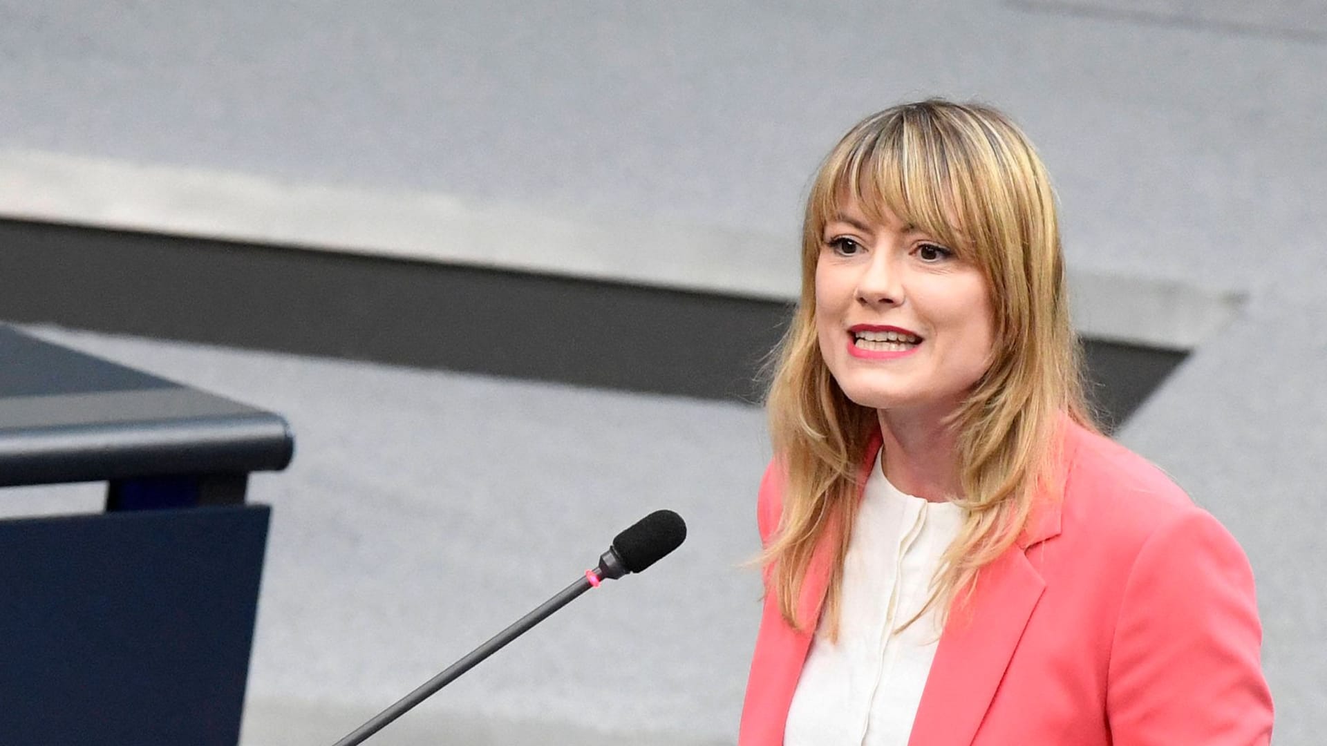 Linkenabgeordnete Clara Bünger im Bundestag: Sie beschäftigt sich vor allem mit Asylpolitik.