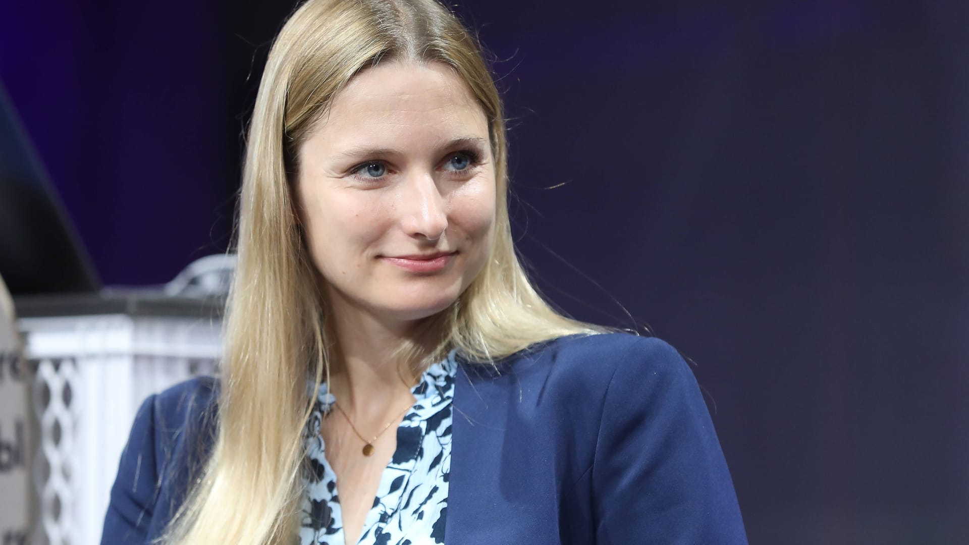 Josephine Ballon: Die Geschäftsführerin von HateAid sieht ihre Organisation als einen Gegenspieler der Willkür der Tech-Plattformen.