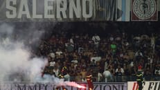 Rauchbomben auf Feld: Spielabbruch bei Relegation in Italien