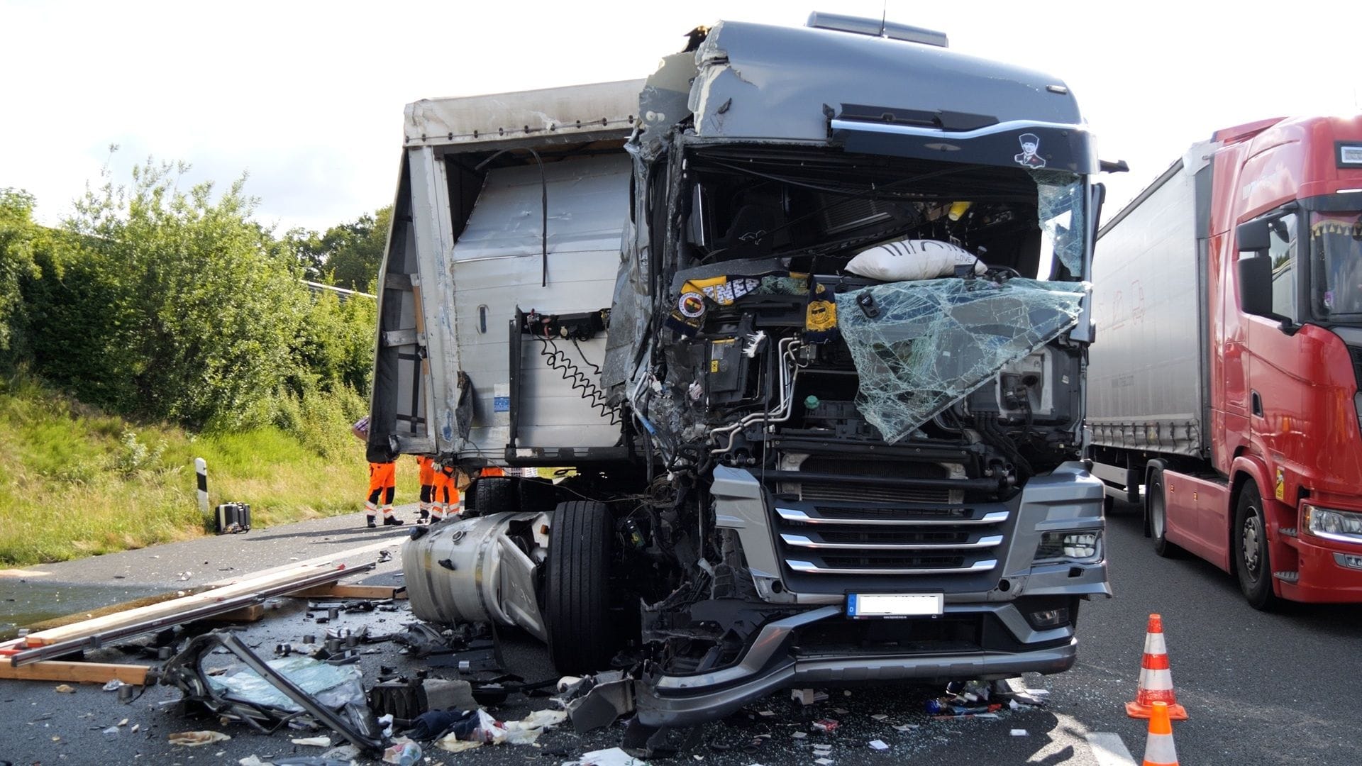 Stau auf der A1: Bei Bremen kam es zu einem Unfall zwischen drei Lastwagen. Stau auf der A1: Bei Bremen kam es zu einem Unfall zwischen drei Lastwagen.