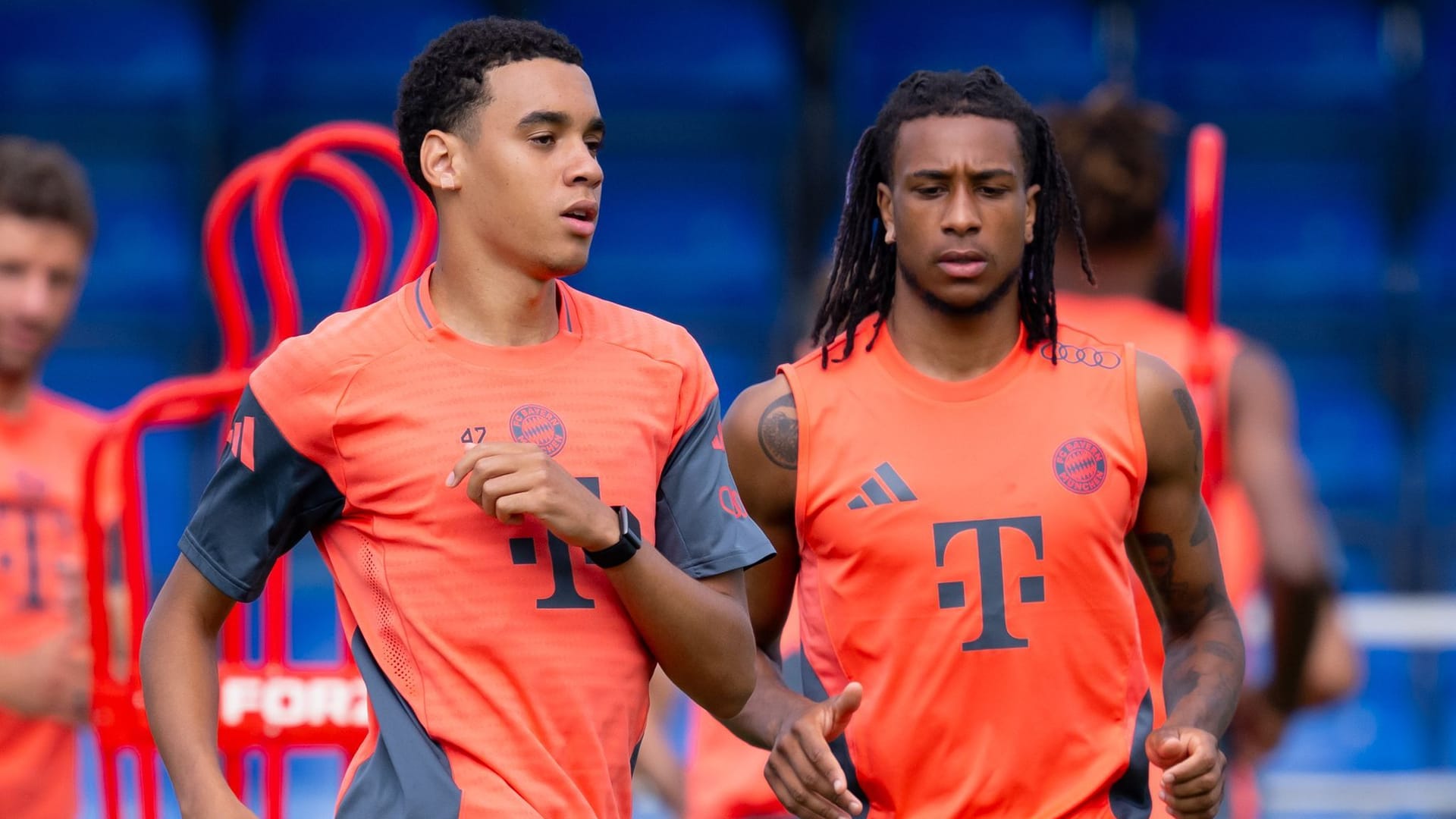 Intensive Vorbereitung: Jamal Musiala (l.) und Michael Olise beim Training in Orlando.
