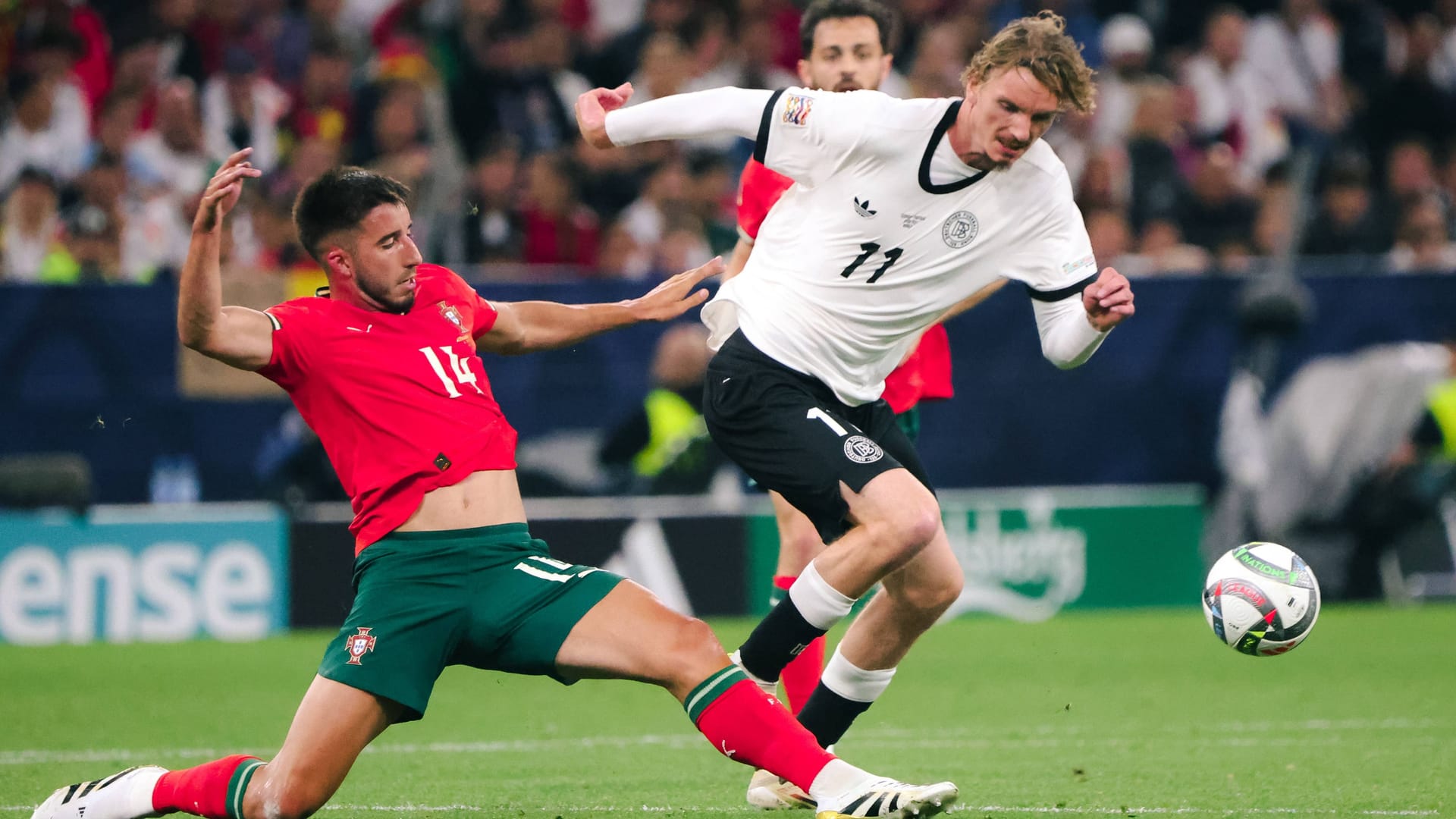 Nick Woltemade (r.) bei seinem DFB-Debüt gegen Portugal.