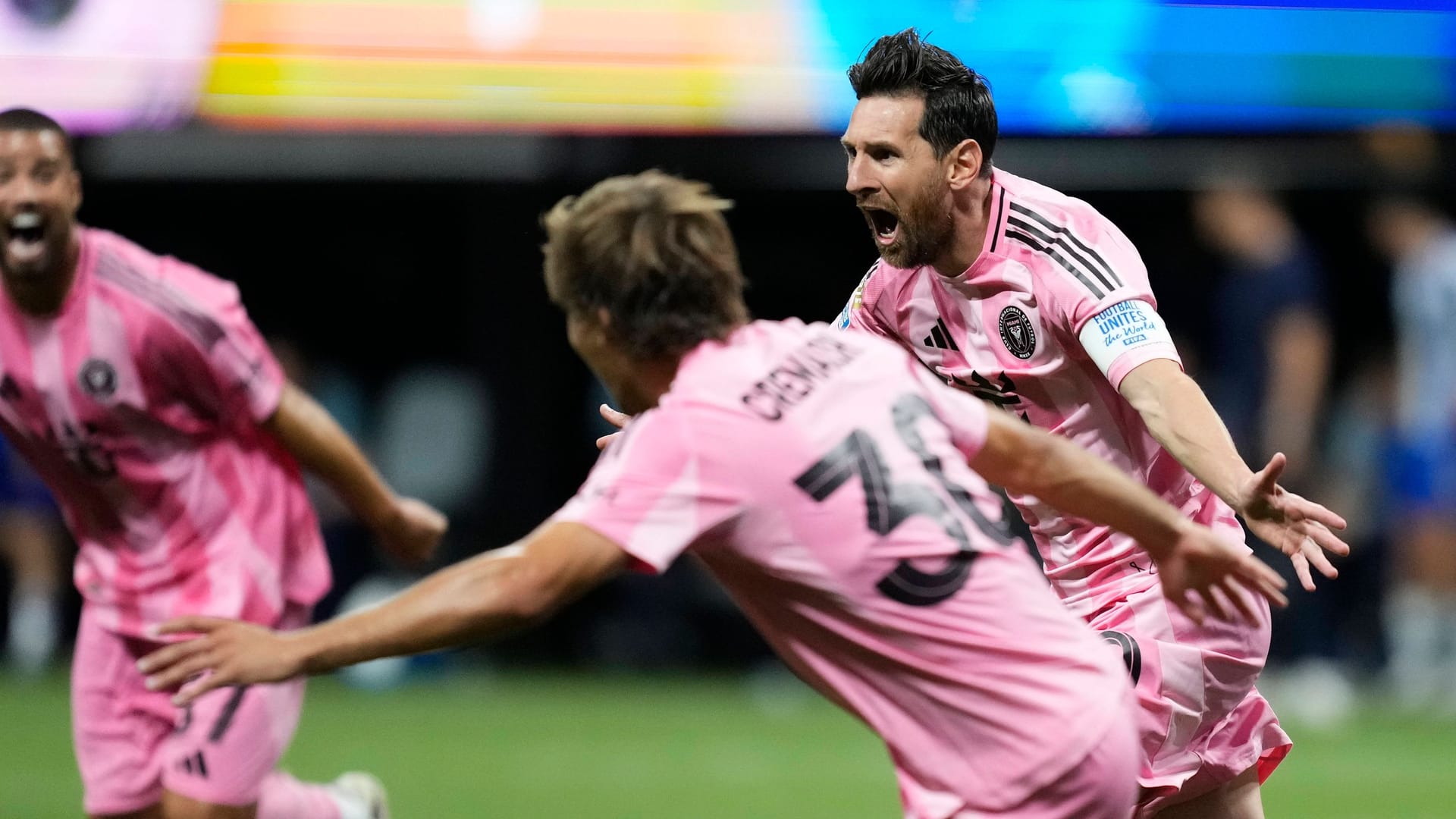 Lionel Messi jubelt: Er brachte seiner Mannschaft den Sieg.