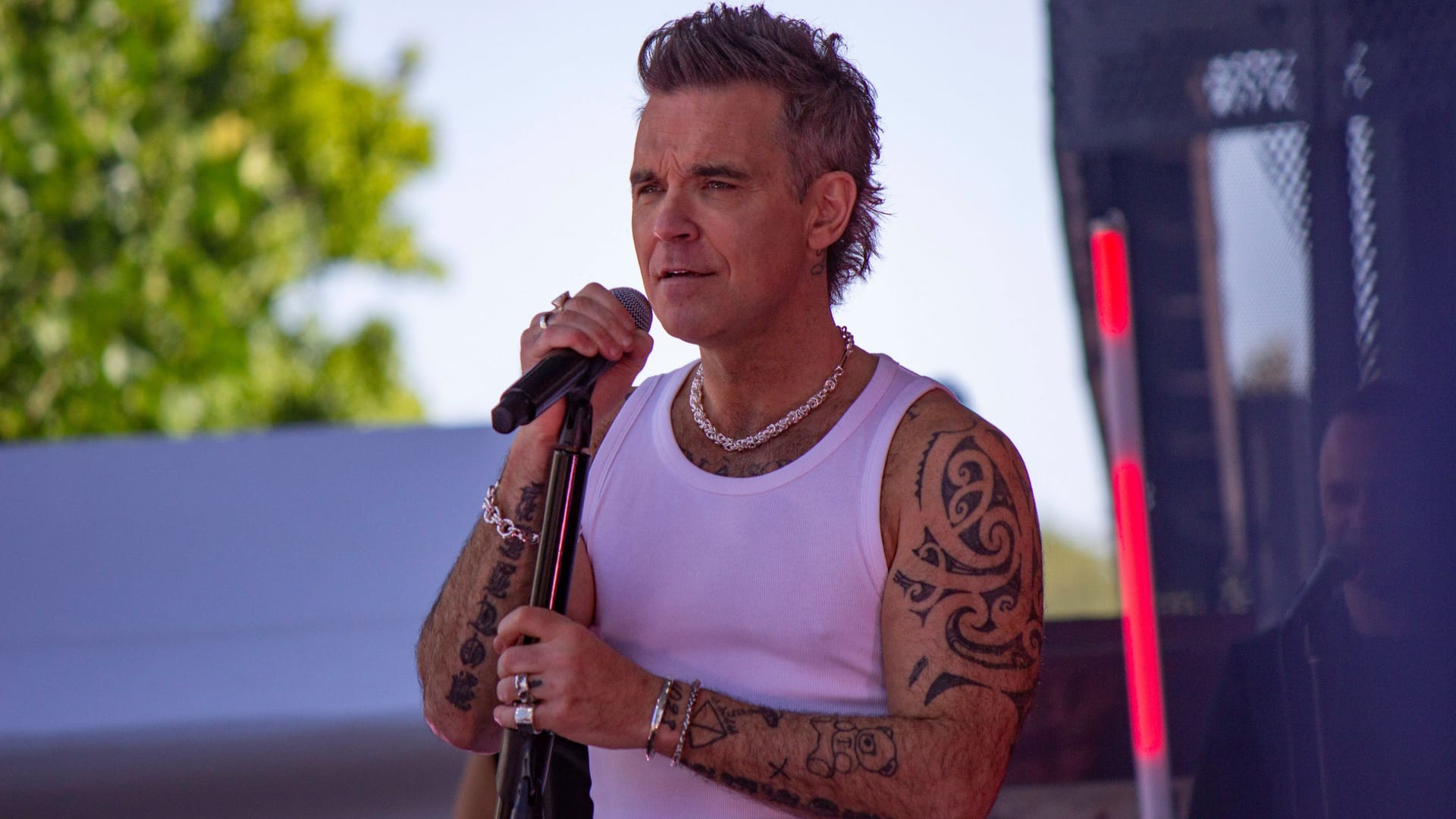 Robbie Williams: Der Sänger ist bekennender Fußballfan.